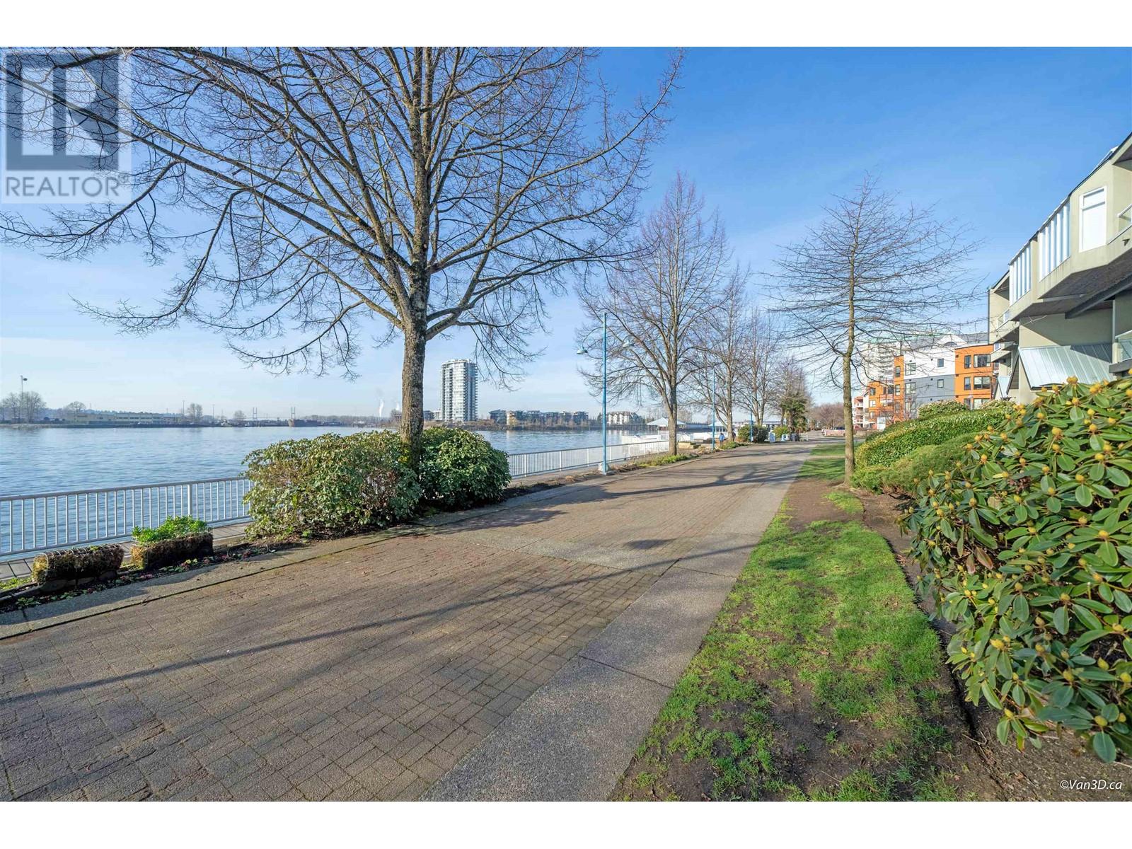 417 31 Reliance Court, New Westminster, British Columbia  V3M 6C6 - Photo 3 - R2861099
