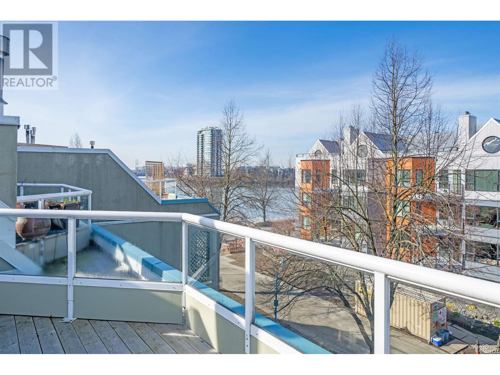 417 31 Reliance Court, New Westminster, British Columbia  V3M 6C6 - Photo 1 - R2861099
