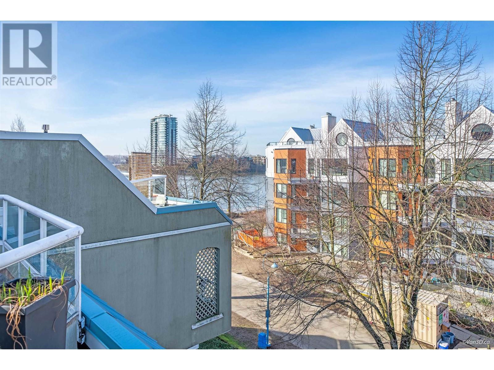 417 31 Reliance Court, New Westminster, British Columbia  V3M 6C6 - Photo 2 - R2861099