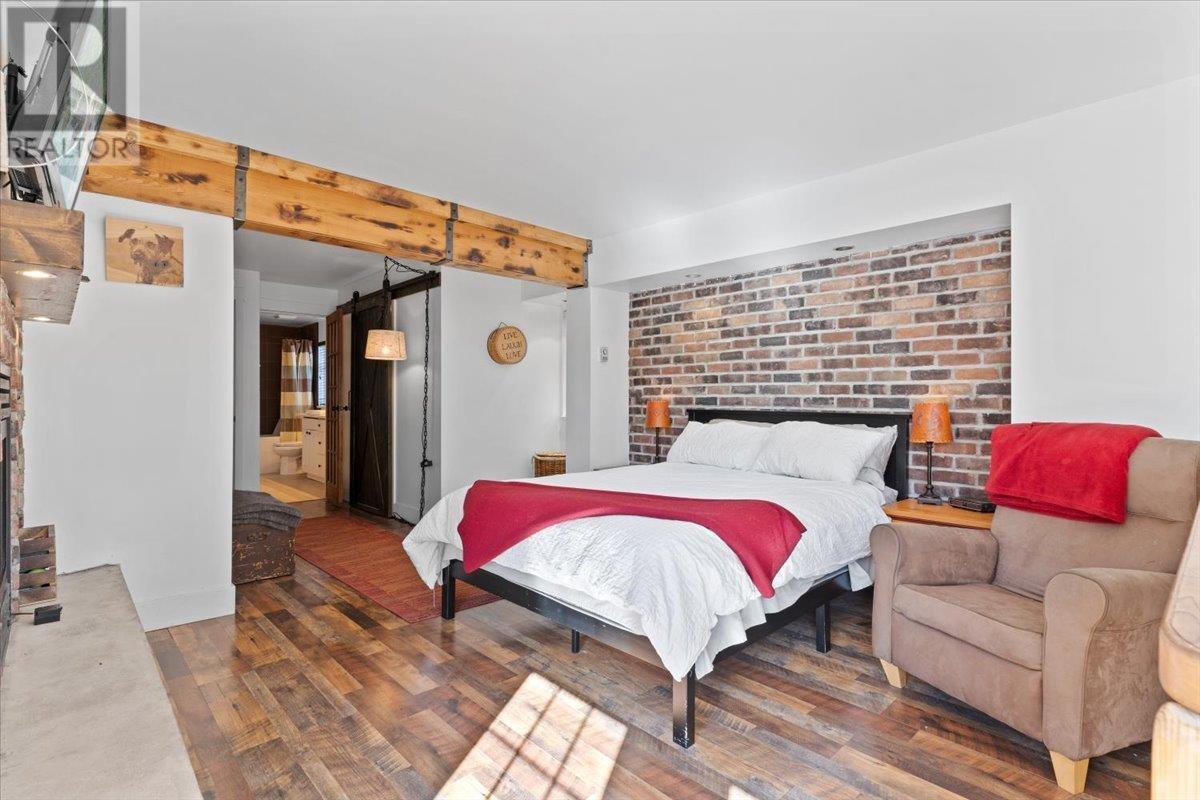 2322 Hazellynn Place, North Vancouver, British Columbia  V7J 2S1 - Photo 10 - R2861135