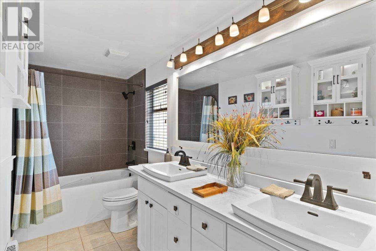 2322 Hazellynn Place, North Vancouver, British Columbia  V7J 2S1 - Photo 12 - R2861135