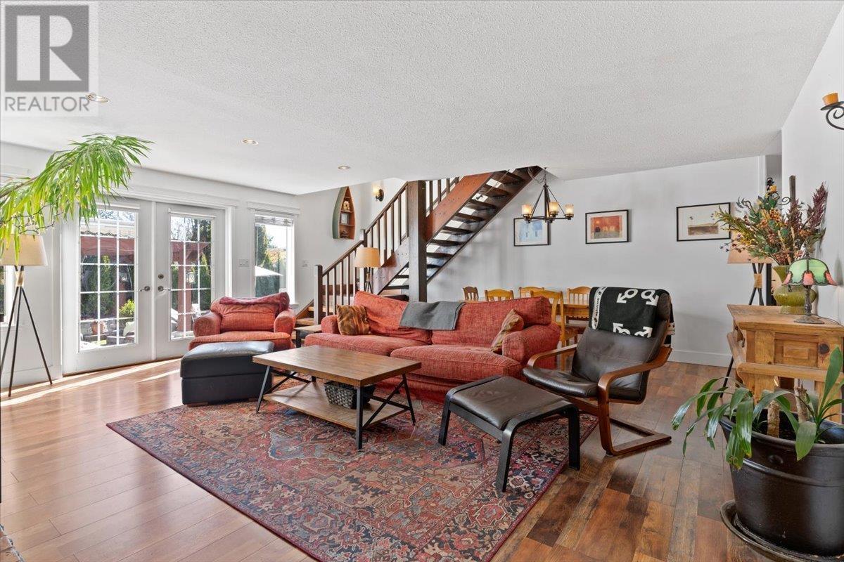 2322 Hazellynn Place, North Vancouver, British Columbia  V7J 2S1 - Photo 3 - R2861135