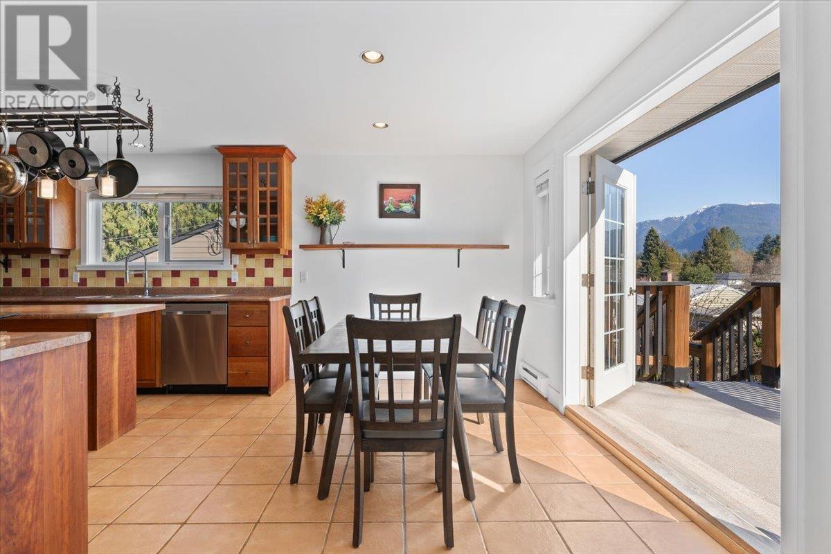 2322 Hazellynn Place, North Vancouver, British Columbia  V7J 2S1 - Photo 33 - R2861135