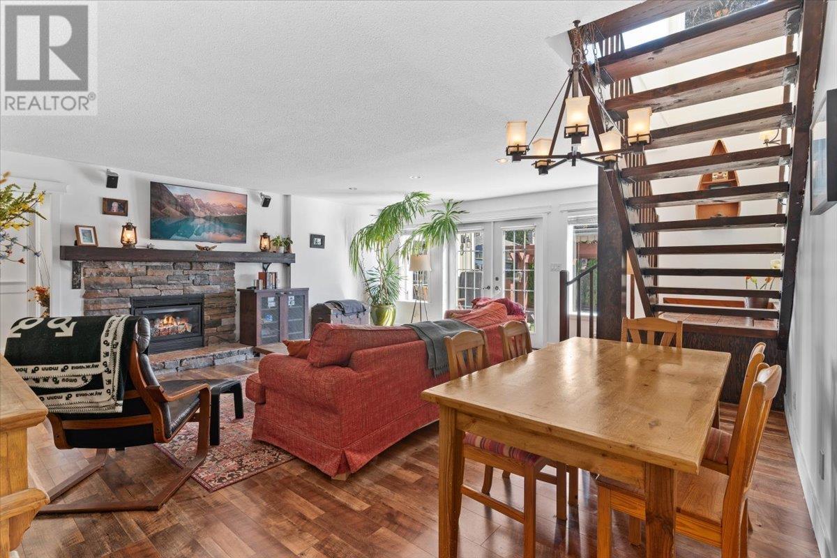 2322 Hazellynn Place, North Vancouver, British Columbia  V7J 2S1 - Photo 4 - R2861135