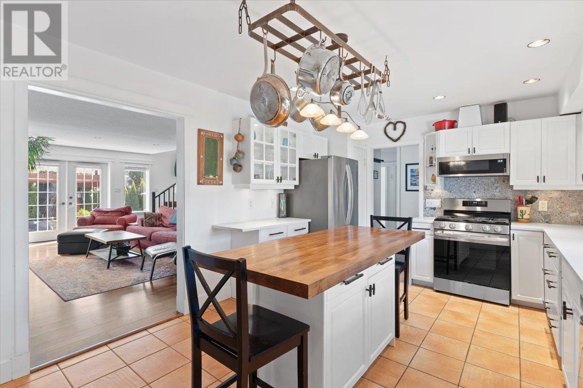 2322 Hazellynn Place, North Vancouver, British Columbia  V7J 2S1 - Photo 6 - R2861135