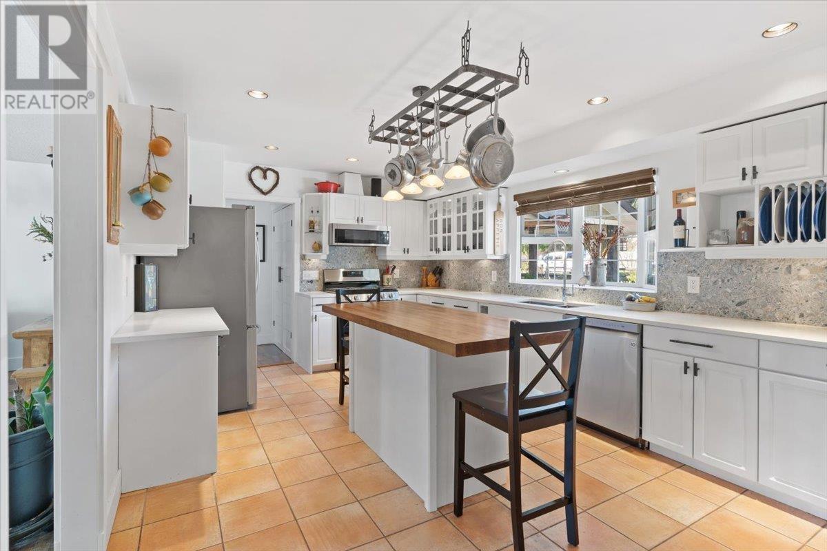 2322 Hazellynn Place, North Vancouver, British Columbia  V7J 2S1 - Photo 7 - R2861135
