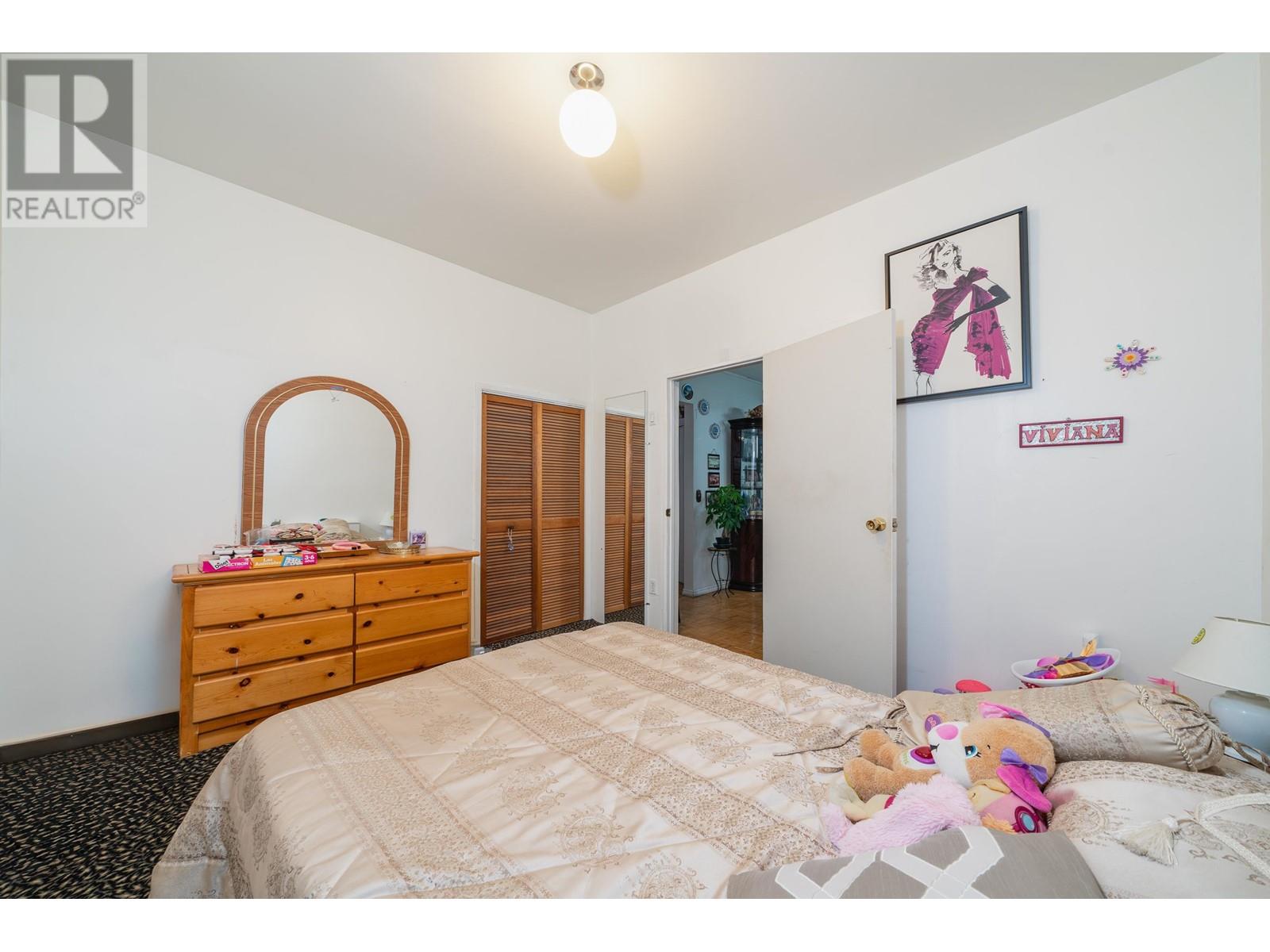 7353 12th Avenue, Burnaby, British Columbia  V3N 2J8 - Photo 11 - R2861174