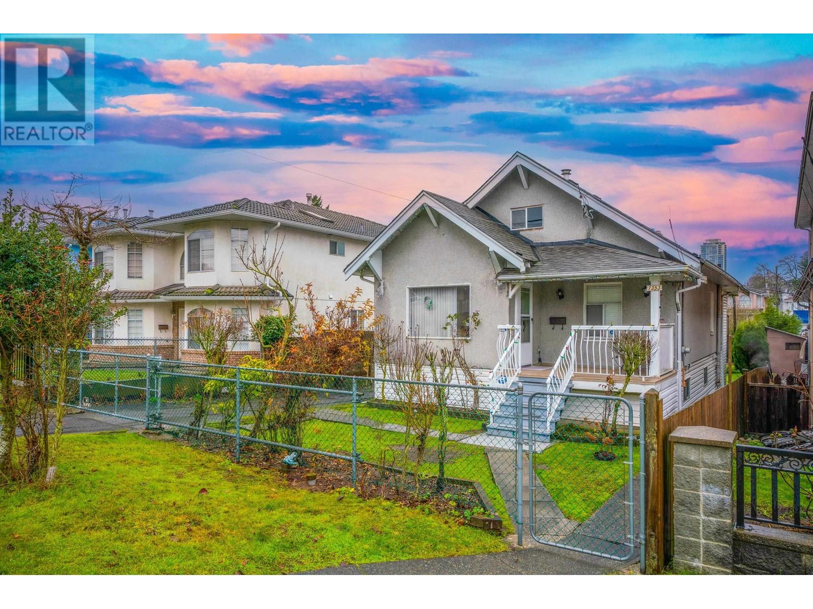 7353 12th Avenue, Burnaby, British Columbia  V3N 2J8 - Photo 2 - R2861174