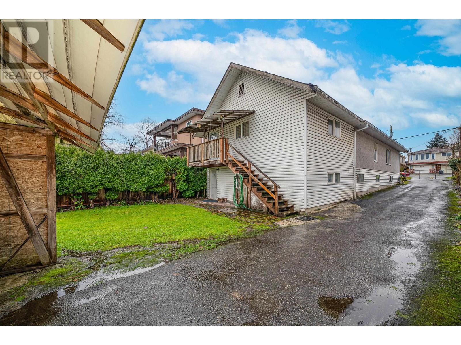 7353 12th Avenue, Burnaby, British Columbia  V3N 2J8 - Photo 4 - R2861174