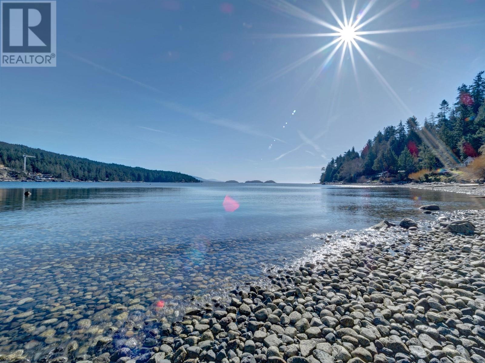 7653 Redrooffs Road, Halfmoon Bay, British Columbia  V7Z 1C4 - Photo 1 - R2861261