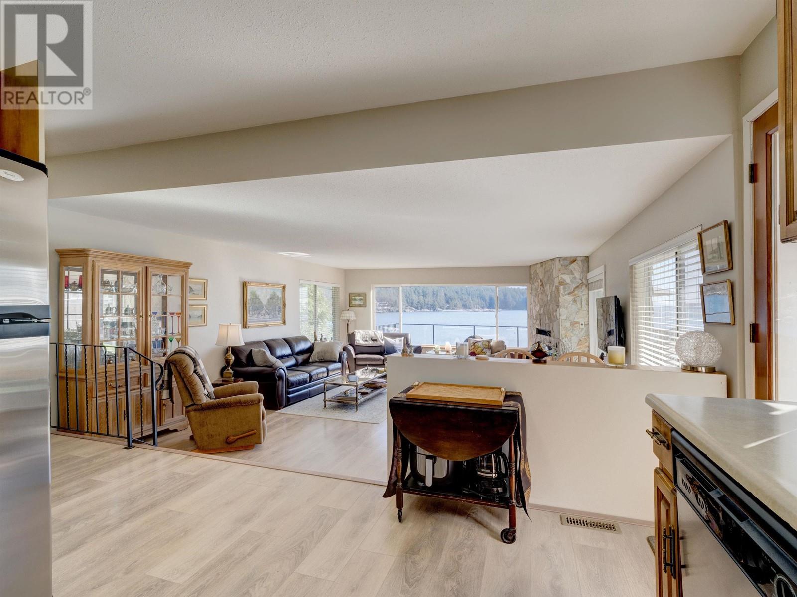 7653 Redrooffs Road, Halfmoon Bay, British Columbia  V7Z 1C4 - Photo 12 - R2861261