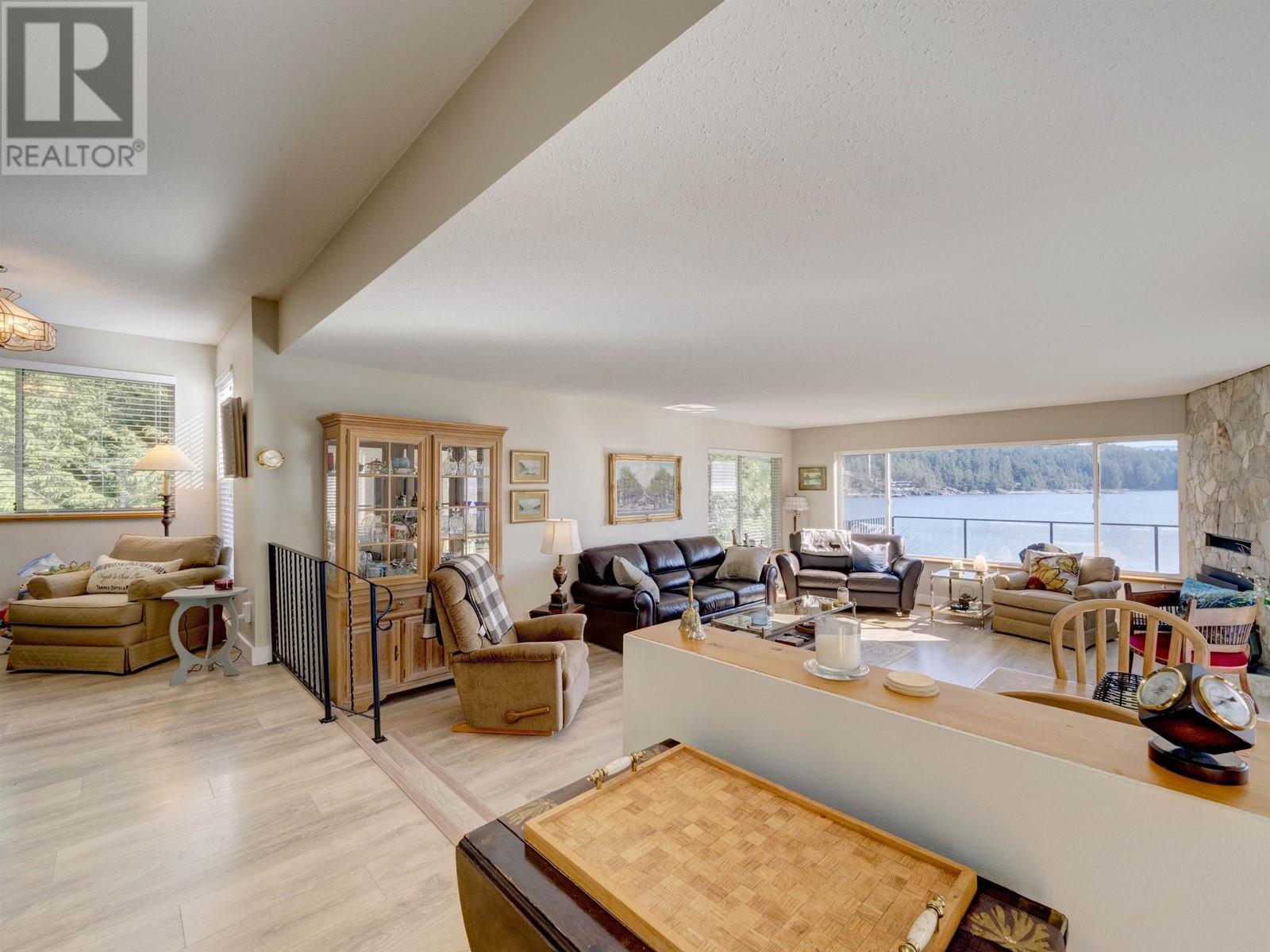 7653 Redrooffs Road, Halfmoon Bay, British Columbia  V7Z 1C4 - Photo 13 - R2861261