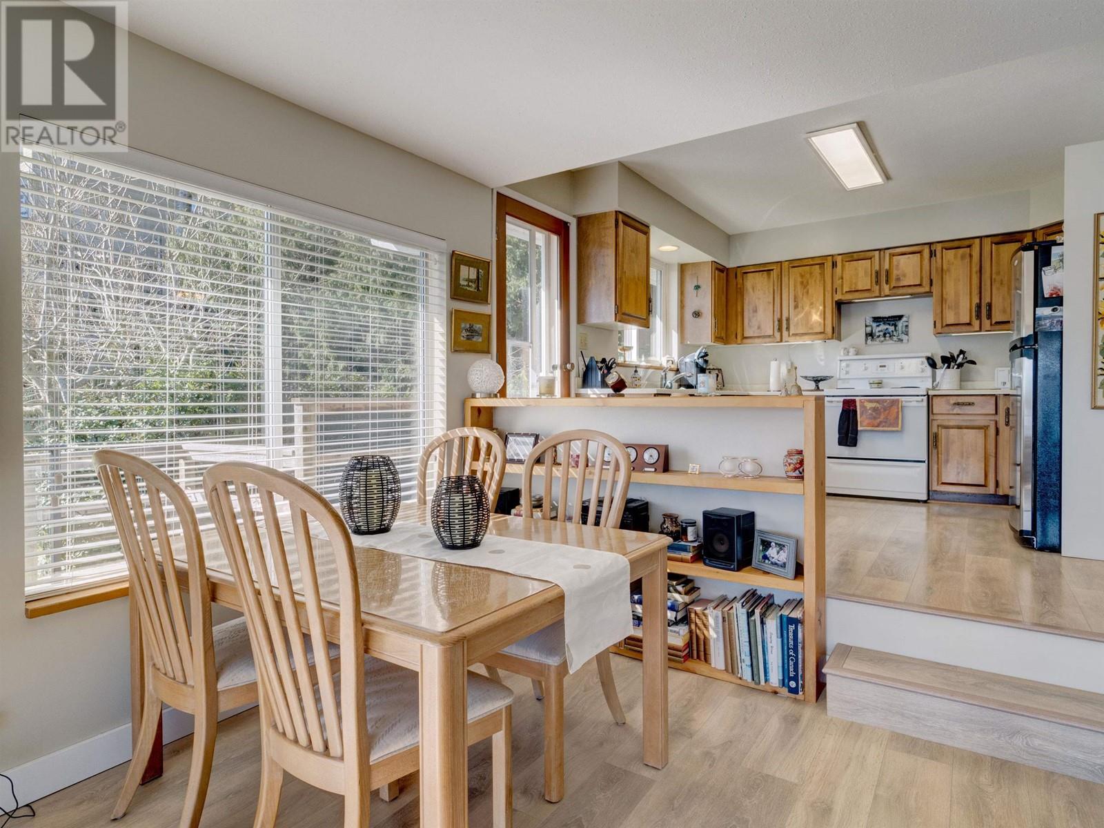 7653 Redrooffs Road, Halfmoon Bay, British Columbia  V7Z 1C4 - Photo 16 - R2861261