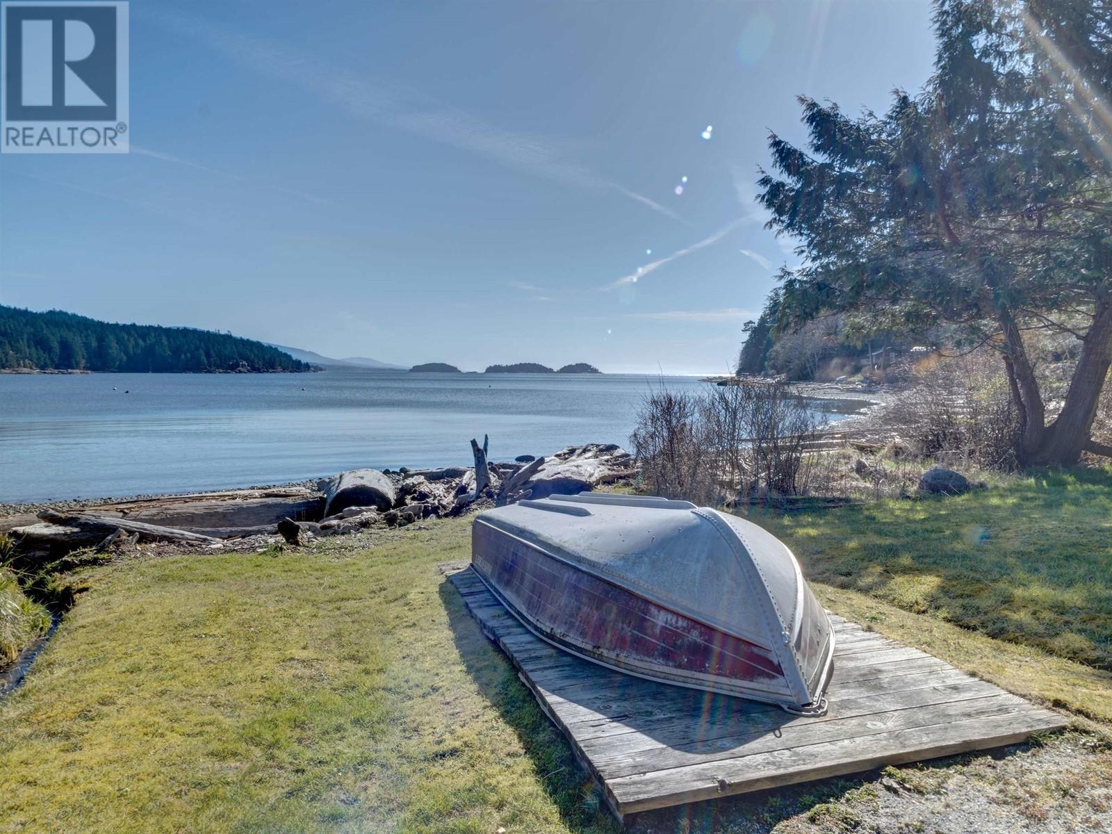7653 Redrooffs Road, Halfmoon Bay, British Columbia  V7Z 1C4 - Photo 3 - R2861261