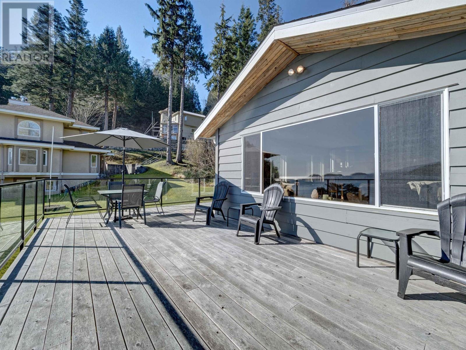 7653 Redrooffs Road, Halfmoon Bay, British Columbia  V7Z 1C4 - Photo 8 - R2861261