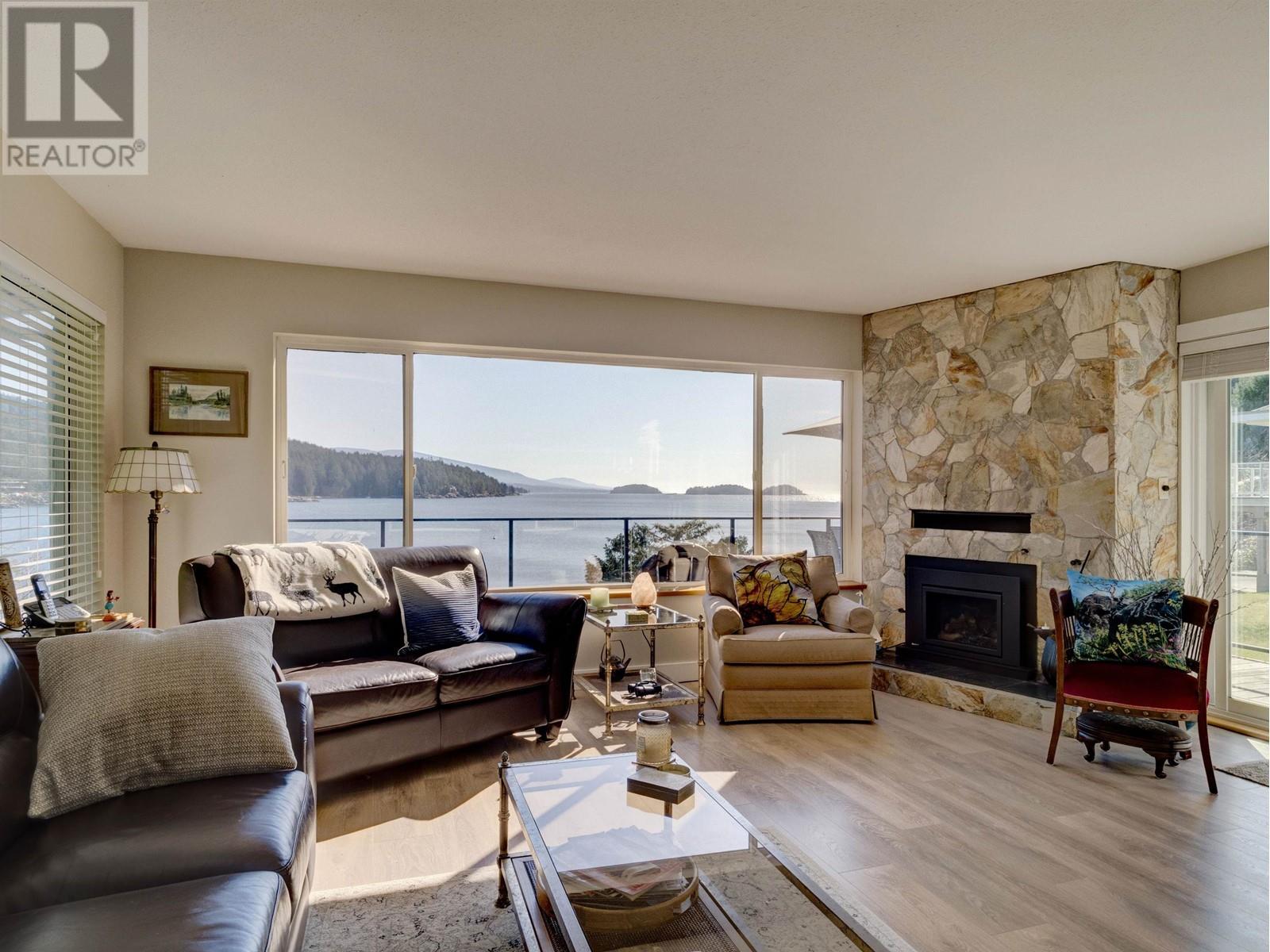 7653 Redrooffs Road, Halfmoon Bay, British Columbia  V7Z 1C4 - Photo 9 - R2861261
