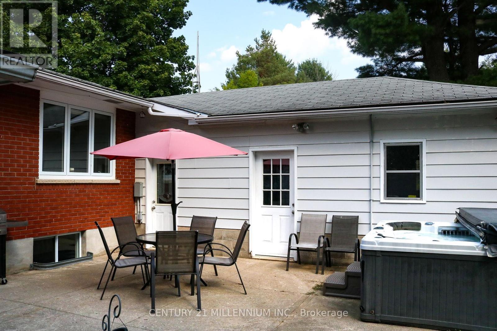 19 Locke Ave, Clearview, Ontario  L0M 1S0 - Photo 4 - S8158644