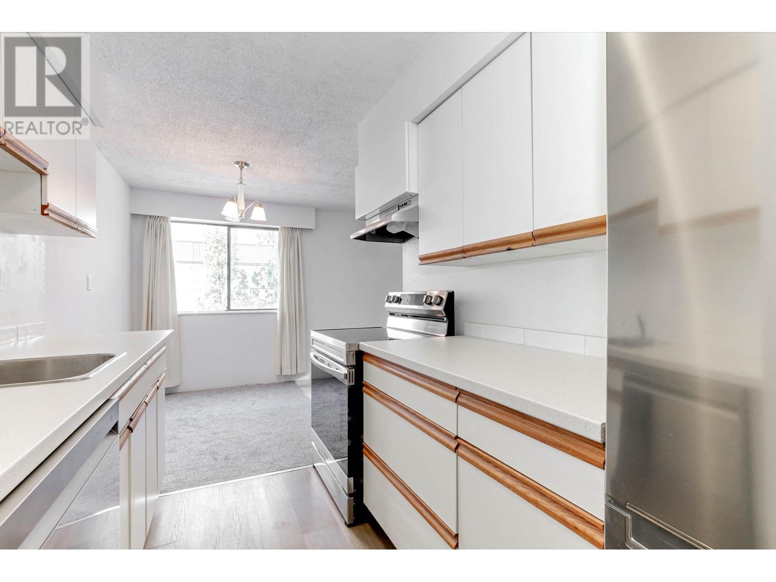 102 1045 Howie Avenue, Coquitlam, British Columbia  V3J 1T5 - Photo 11 - R2861353