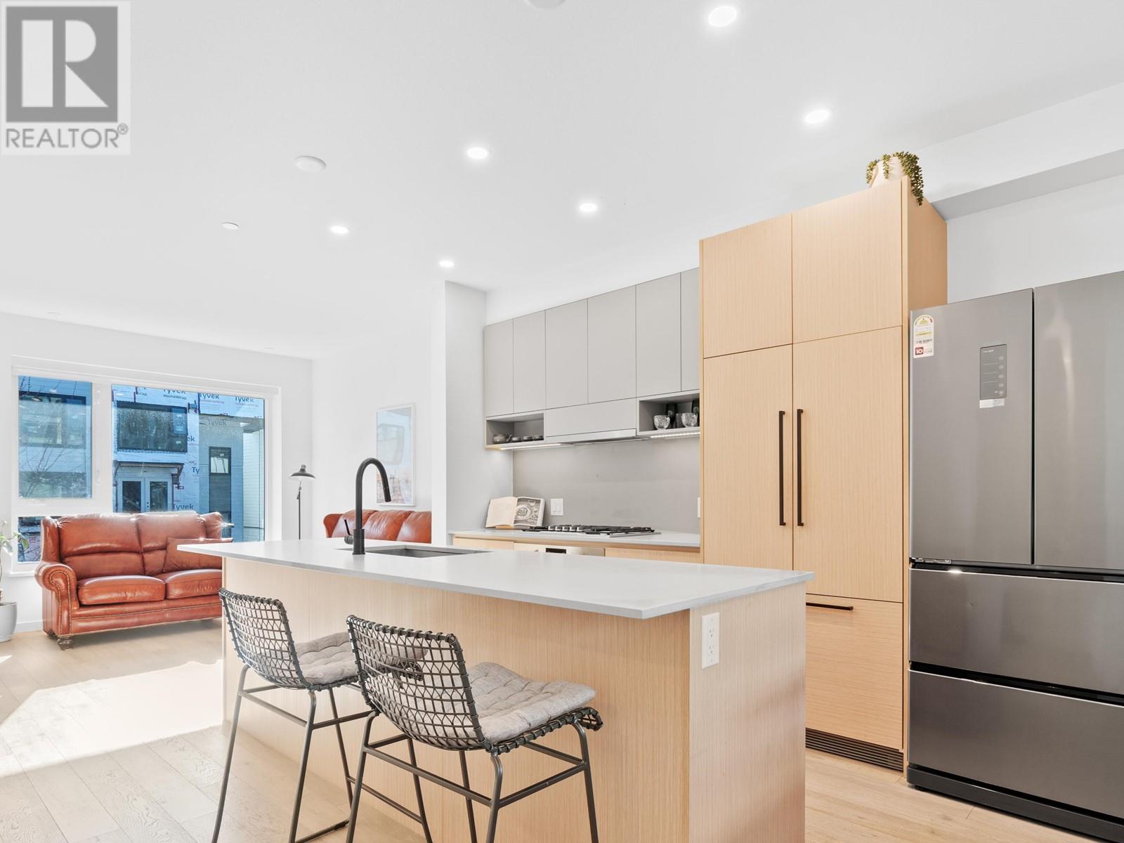 55 528 E 2nd Street, North Vancouver, British Columbia  V7L 0G8 - Photo 3 - R2861357