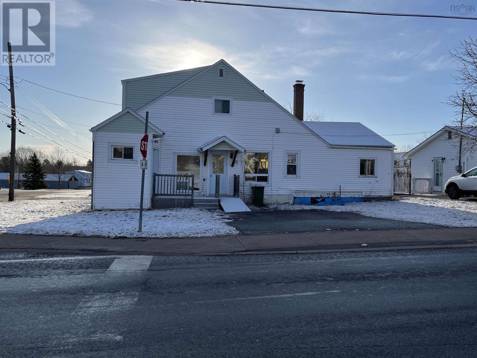 95 Pleasant Street, Stellarton, Nova Scotia  B0K 1S0 - Photo 1 - 202405037