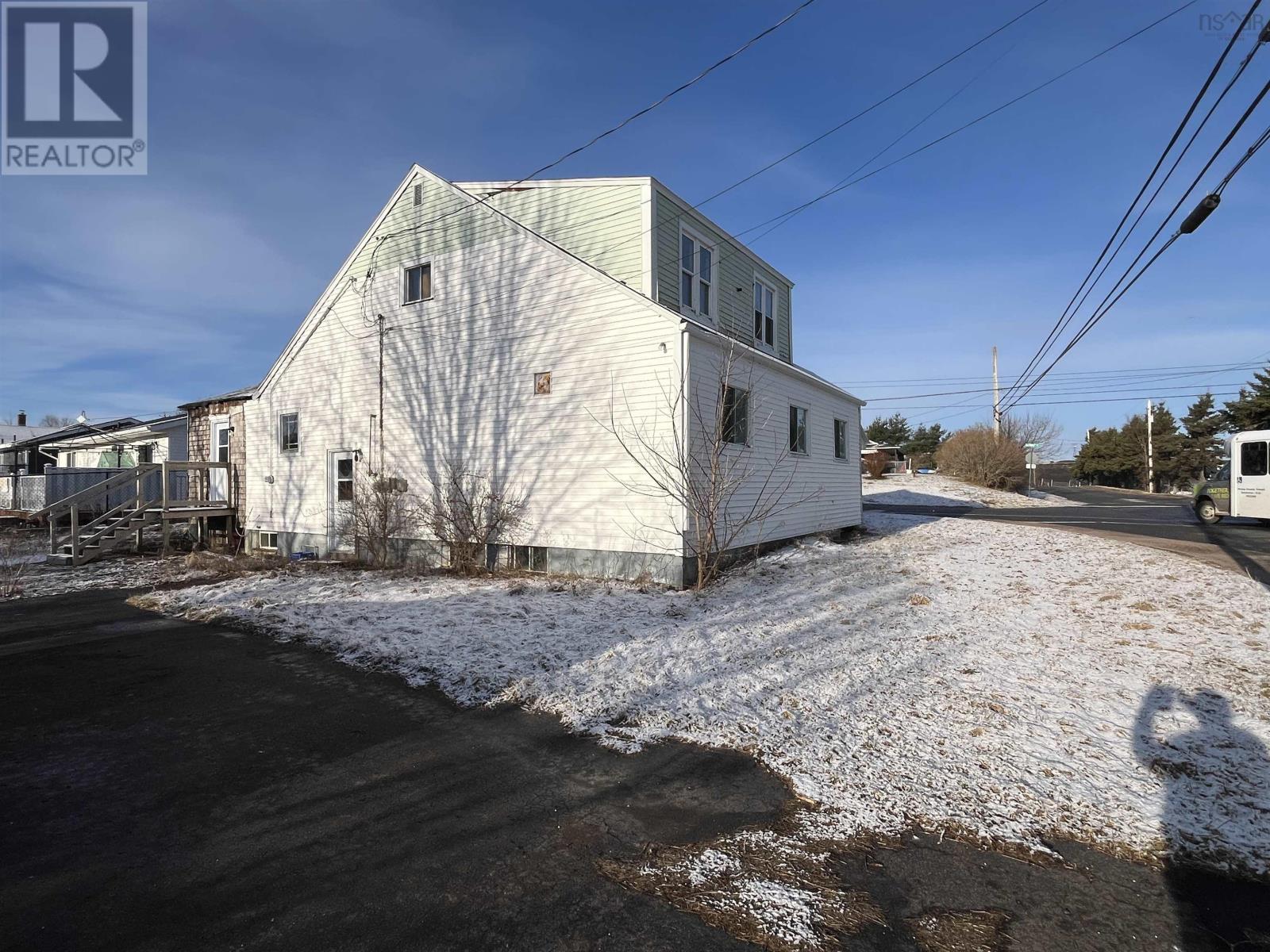 95 Pleasant Street, Stellarton, Nova Scotia  B0K 1S0 - Photo 2 - 202405037