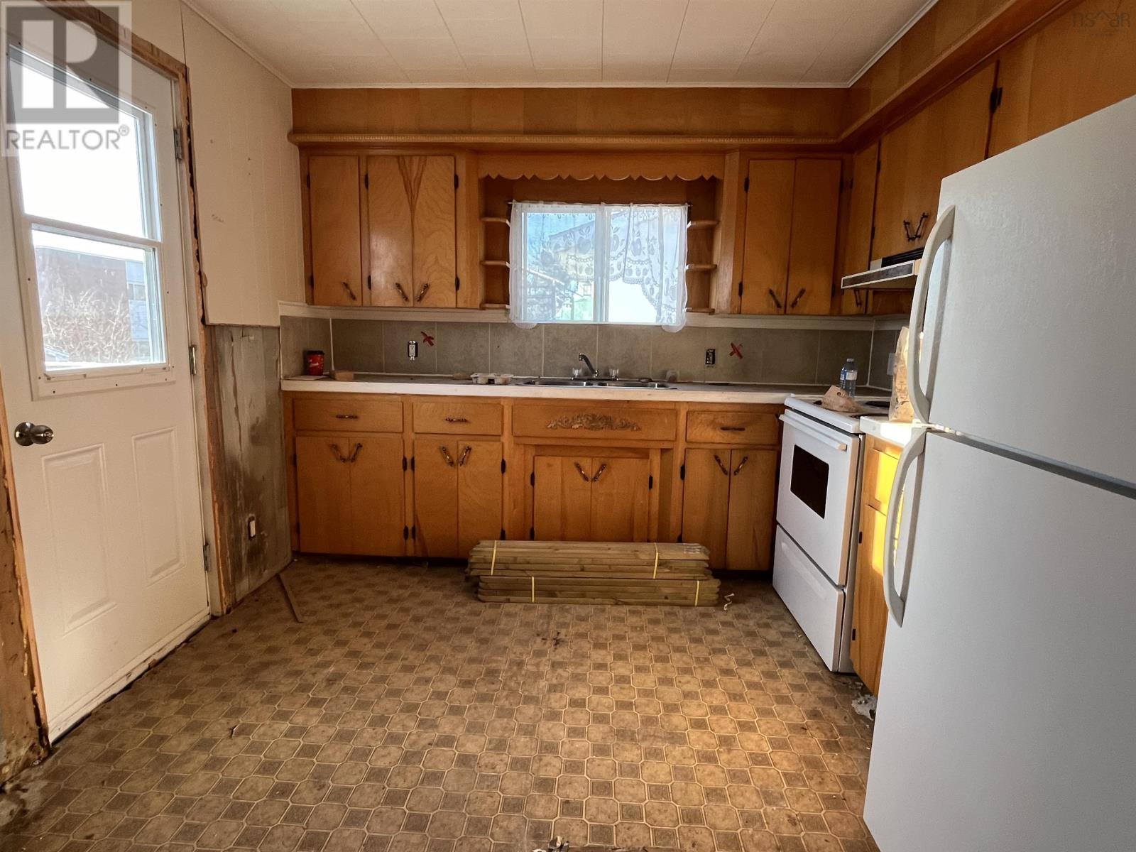 95 Pleasant Street, Stellarton, Nova Scotia  B0K 1S0 - Photo 3 - 202405038