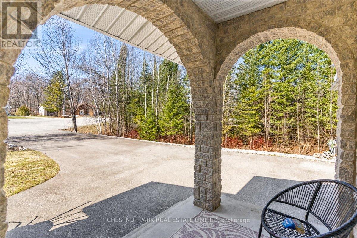 35 Sauble Woods Cres, South Bruce Peninsula, Ontario  N0H 2G0 - Photo 2 - X8158902