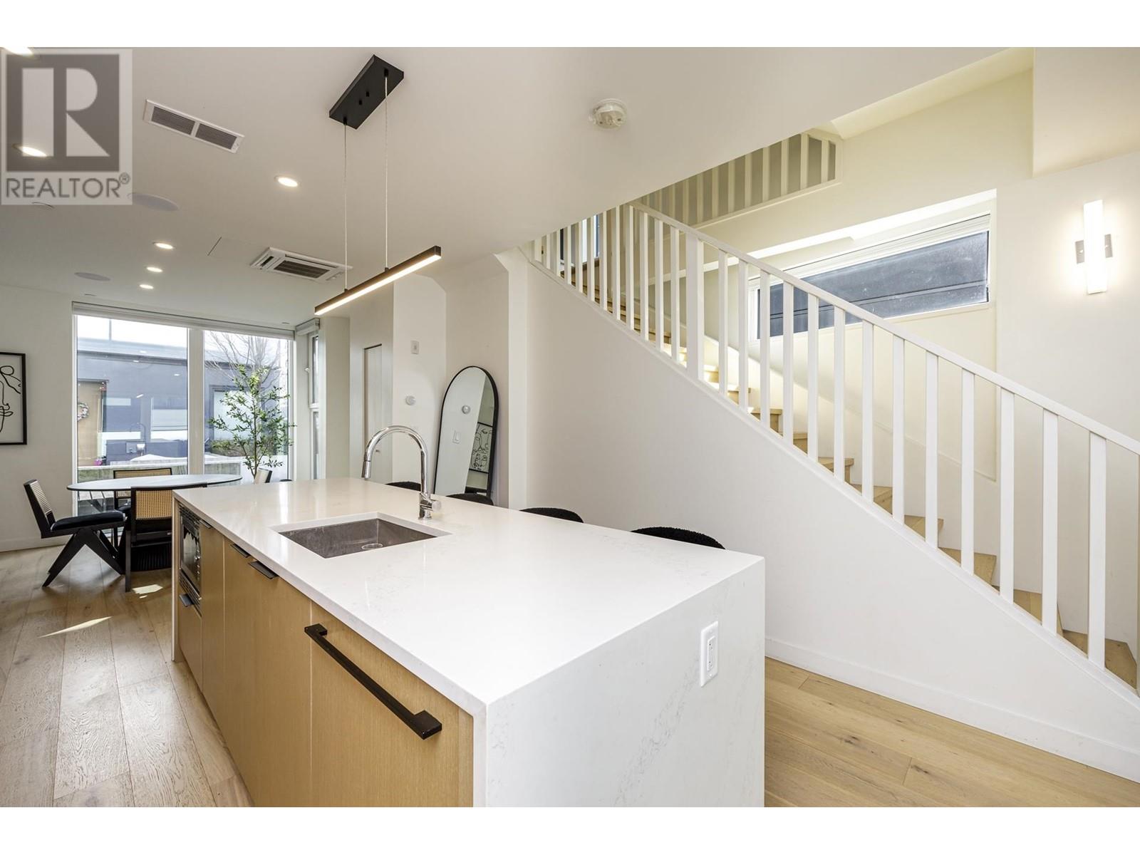 126 649 E 3rd Street, North Vancouver, British Columbia  V7L 1G6 - Photo 4 - R2861443