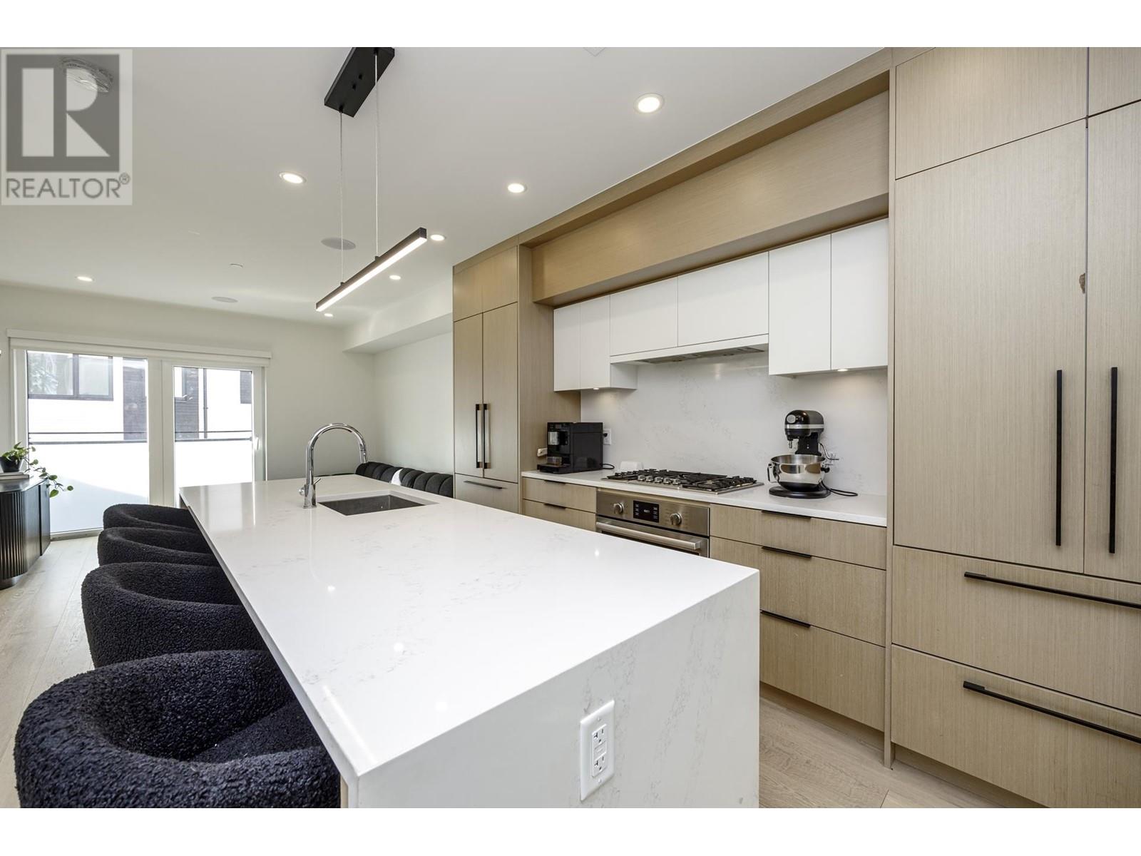 126 649 E 3rd Street, North Vancouver, British Columbia  V7L 1G6 - Photo 5 - R2861443