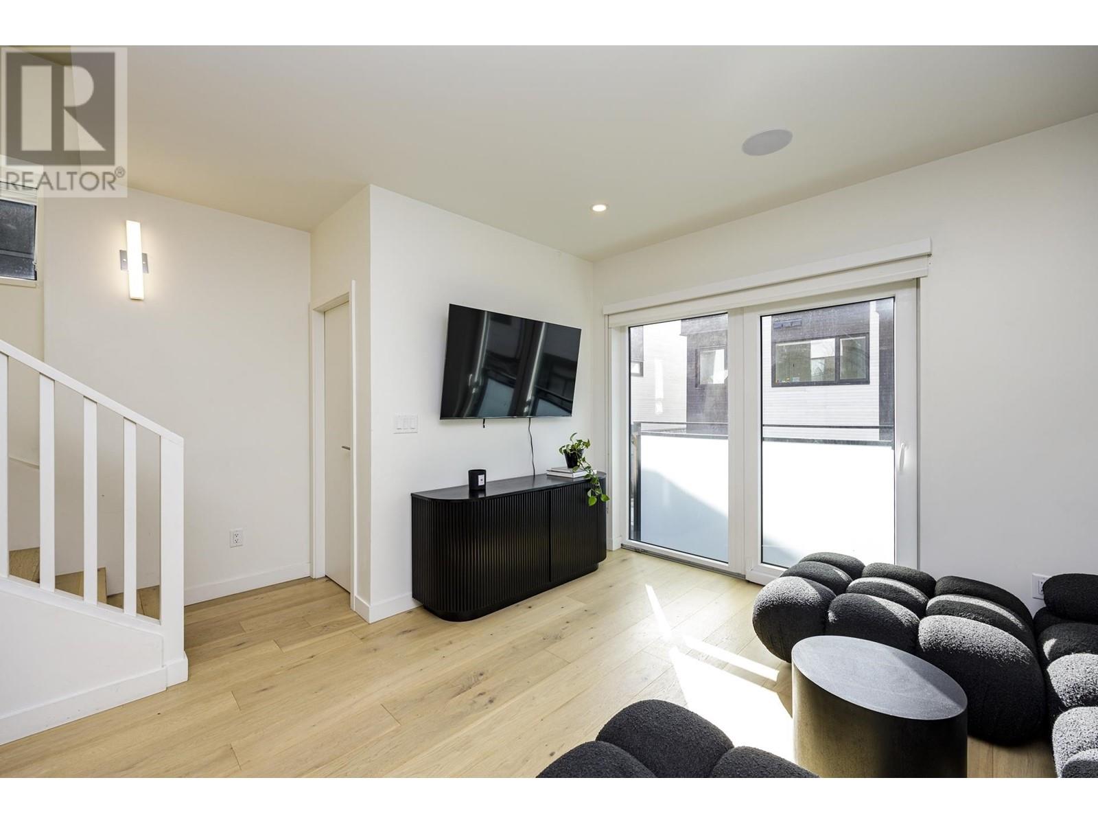 126 649 E 3rd Street, North Vancouver, British Columbia  V7L 1G6 - Photo 6 - R2861443