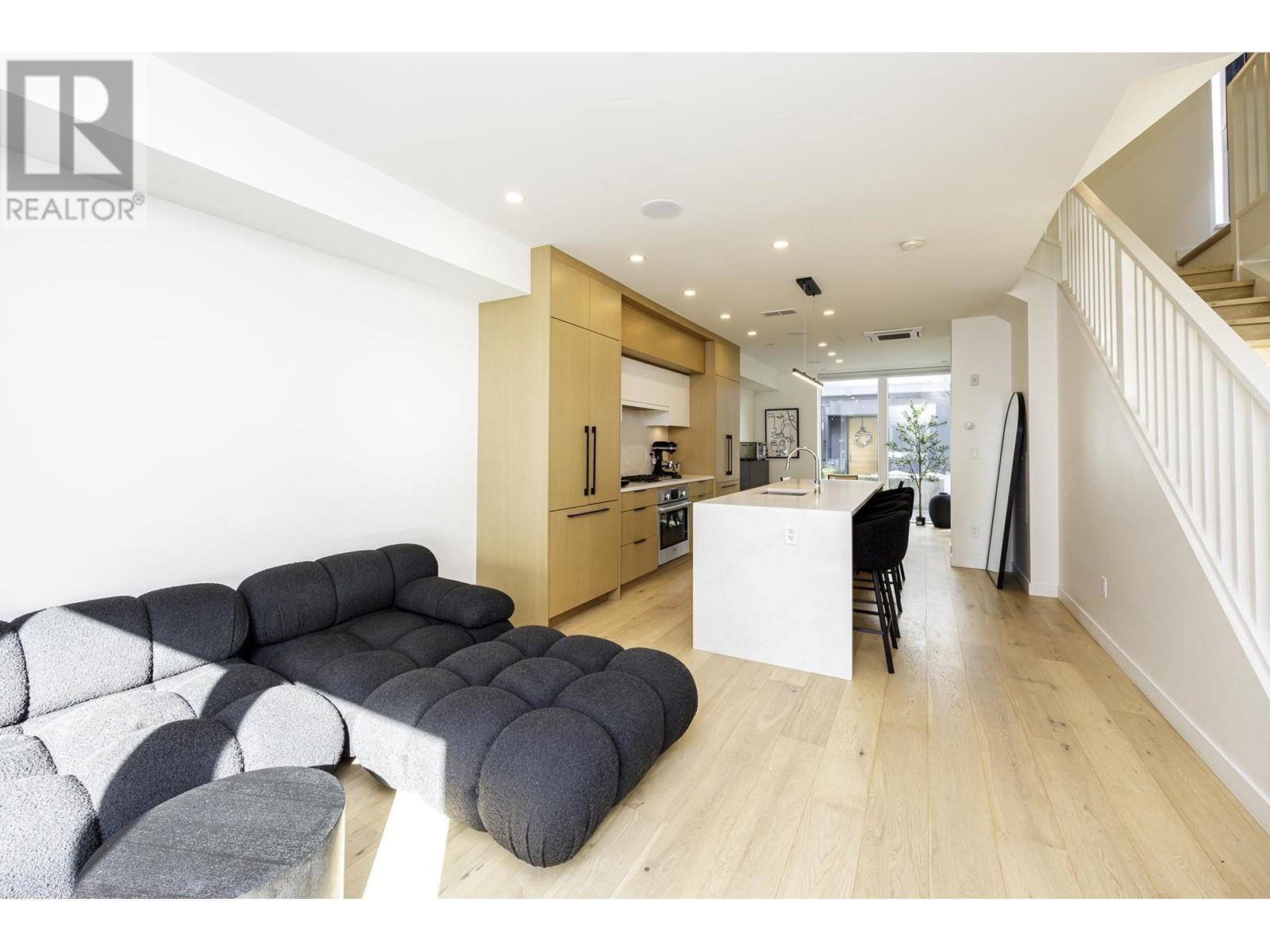 126 649 E 3rd Street, North Vancouver, British Columbia  V7L 1G6 - Photo 8 - R2861443
