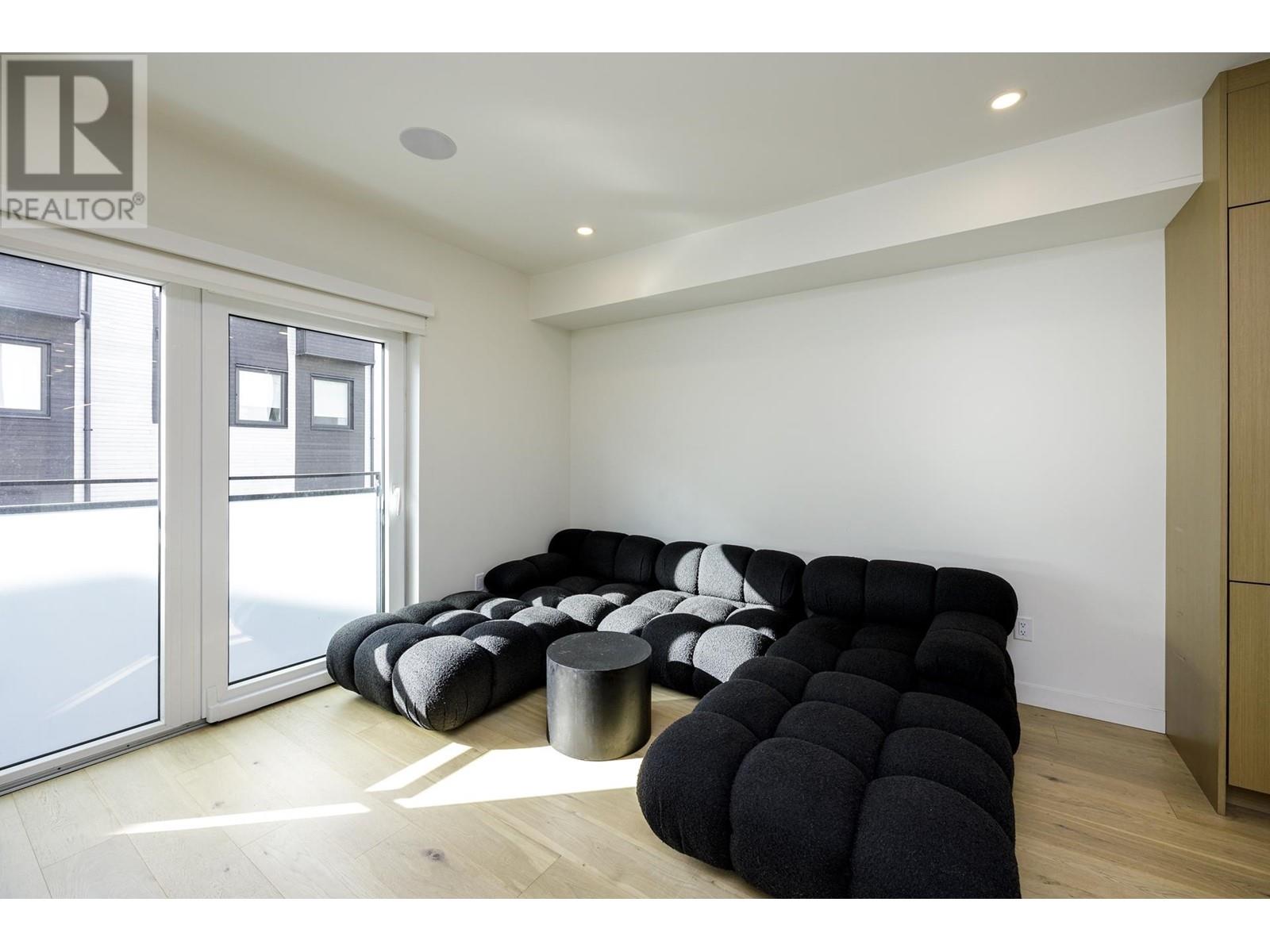 126 649 E 3rd Street, North Vancouver, British Columbia  V7L 1G6 - Photo 9 - R2861443