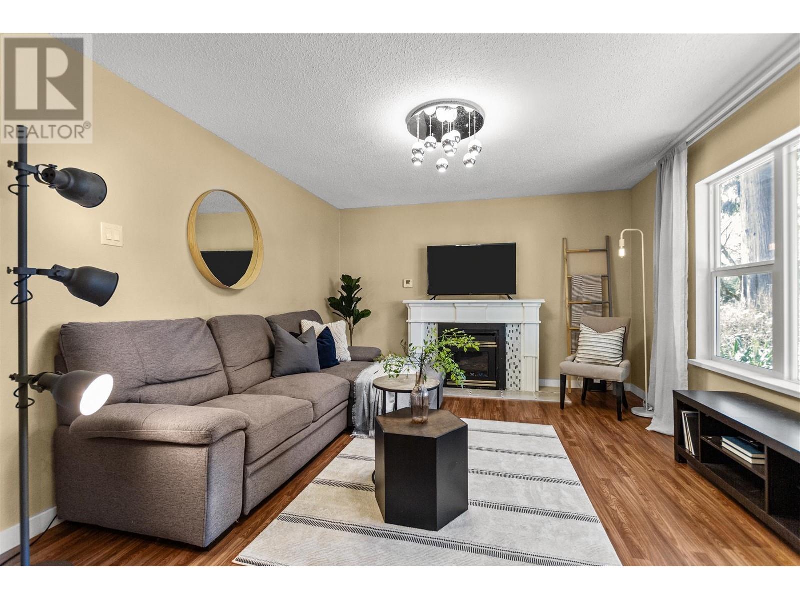 11738 Fraserview Street, Maple Ridge, British Columbia  V2X 8A8 - Photo 2 - R2861434