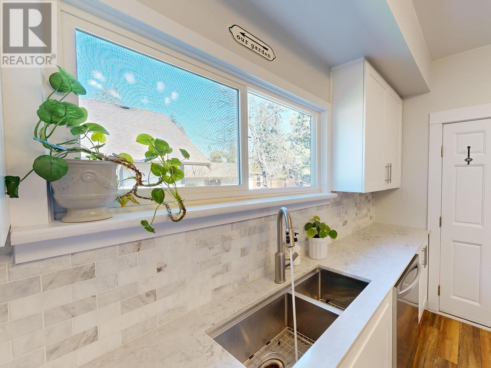 11338 Maple Crescent, Maple Ridge, British Columbia  V4W 3K2 - Photo 6 - R2861482