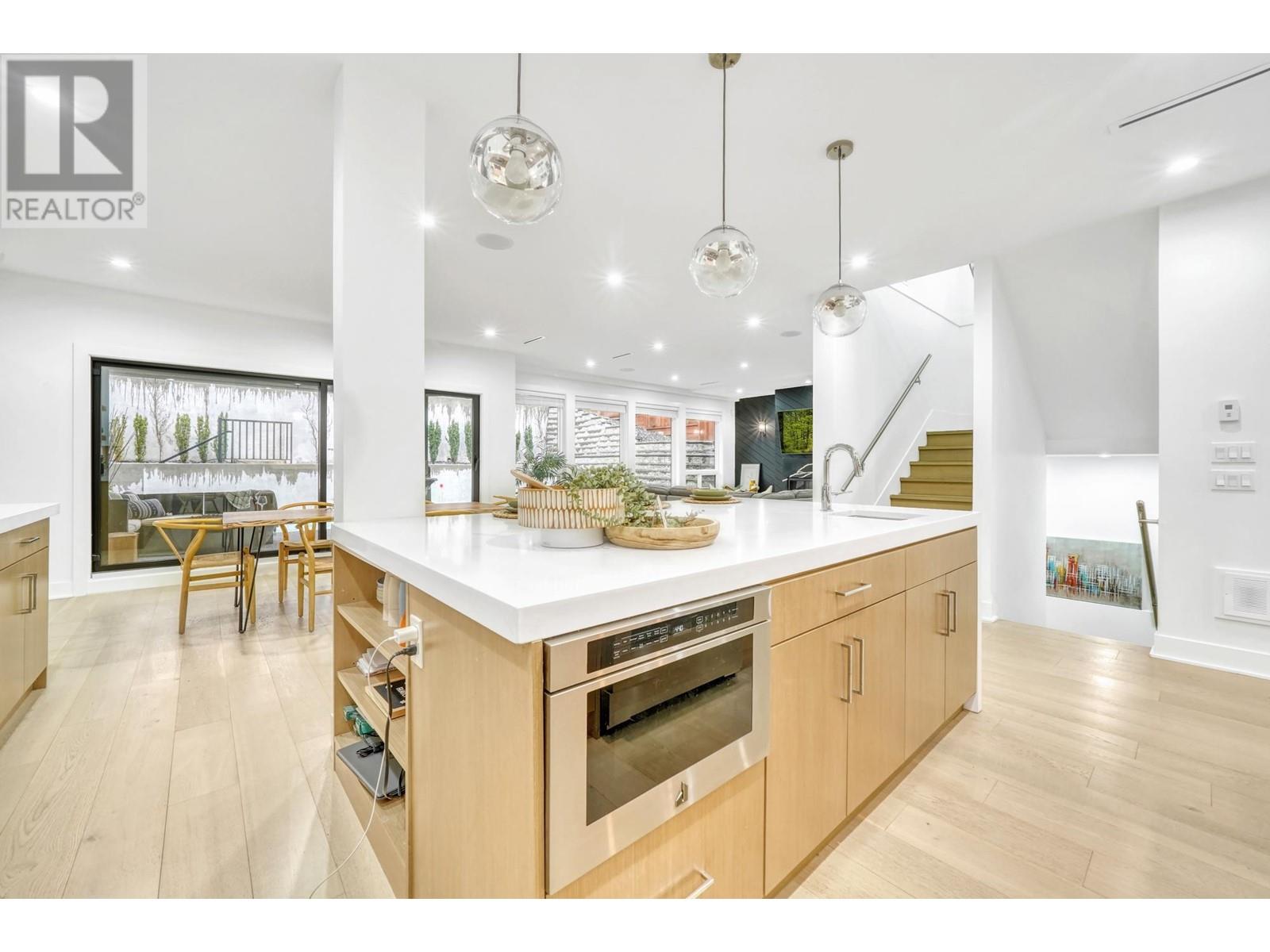 1090 Adderley Street, North Vancouver, British Columbia  V7L 1T3 - Photo 11 - R2861484