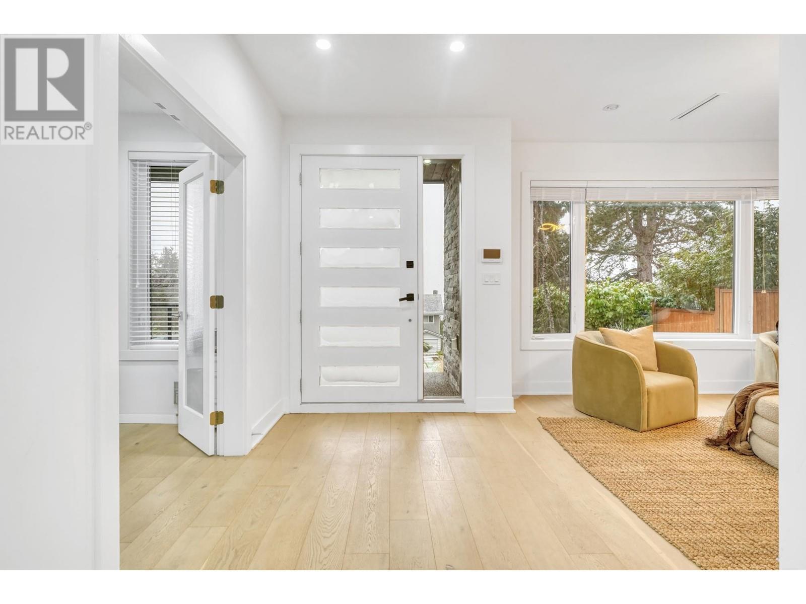 1090 Adderley Street, North Vancouver, British Columbia  V7L 1T3 - Photo 2 - R2861484