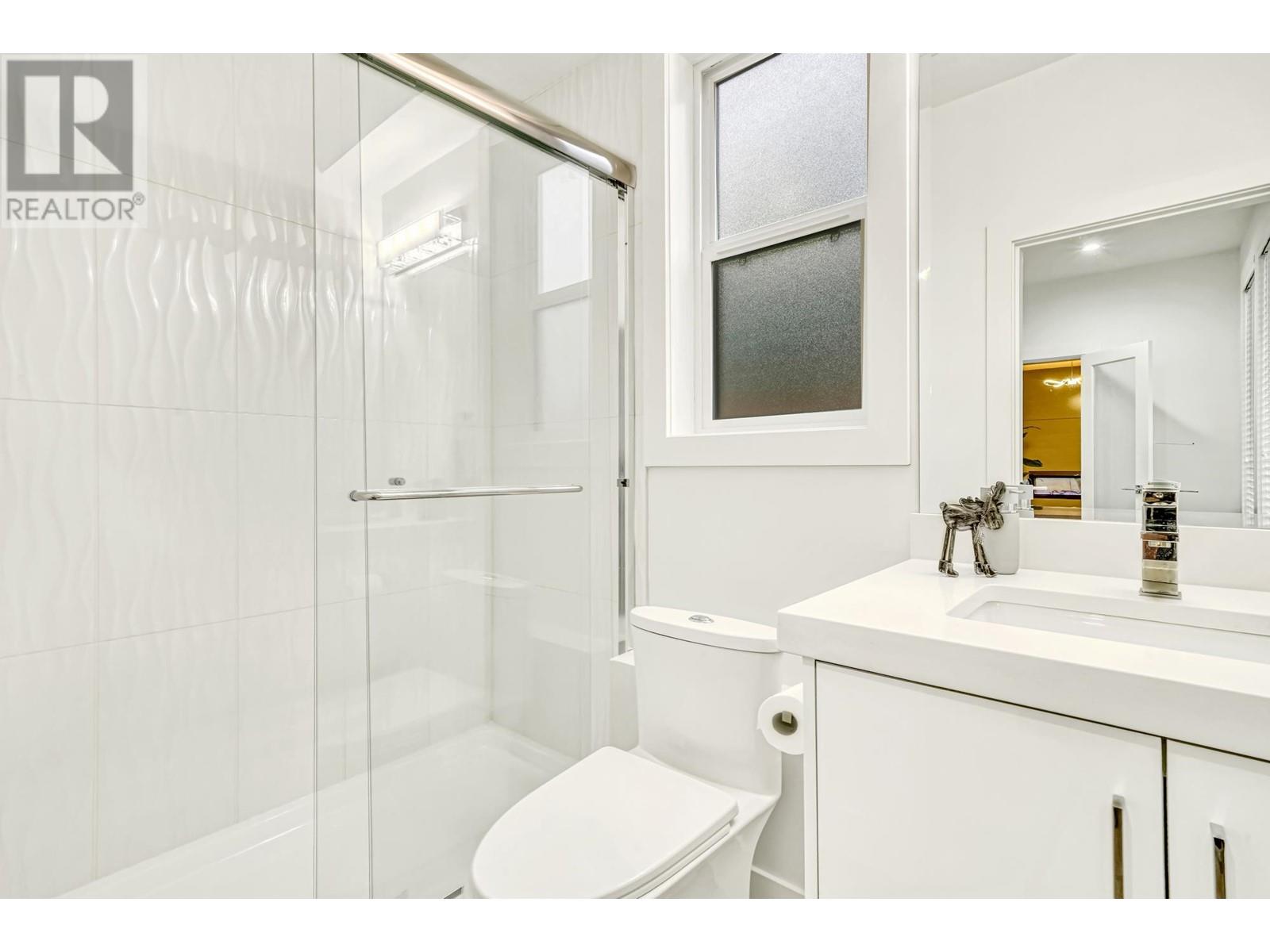 1090 Adderley Street, North Vancouver, British Columbia  V7L 1T3 - Photo 4 - R2861484
