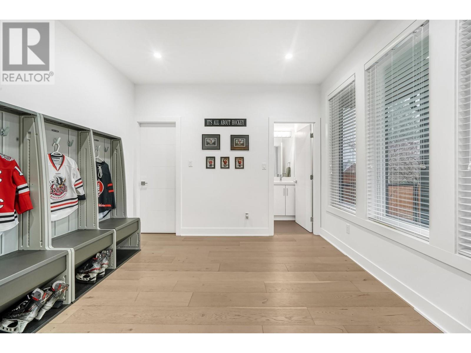 1090 Adderley Street, North Vancouver, British Columbia  V7L 1T3 - Photo 3 - R2861484