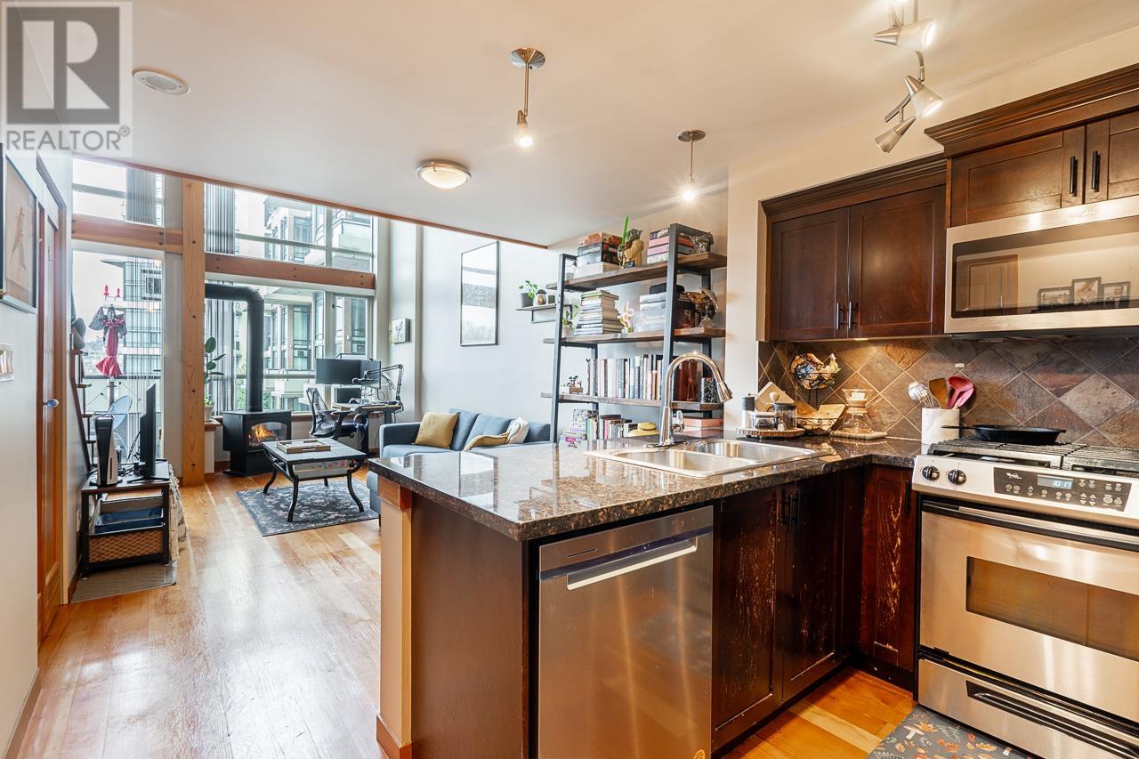 311 10 Renaissance Square, New Westminster, British Columbia  V3M 7B1 - Photo 2 - R2861587