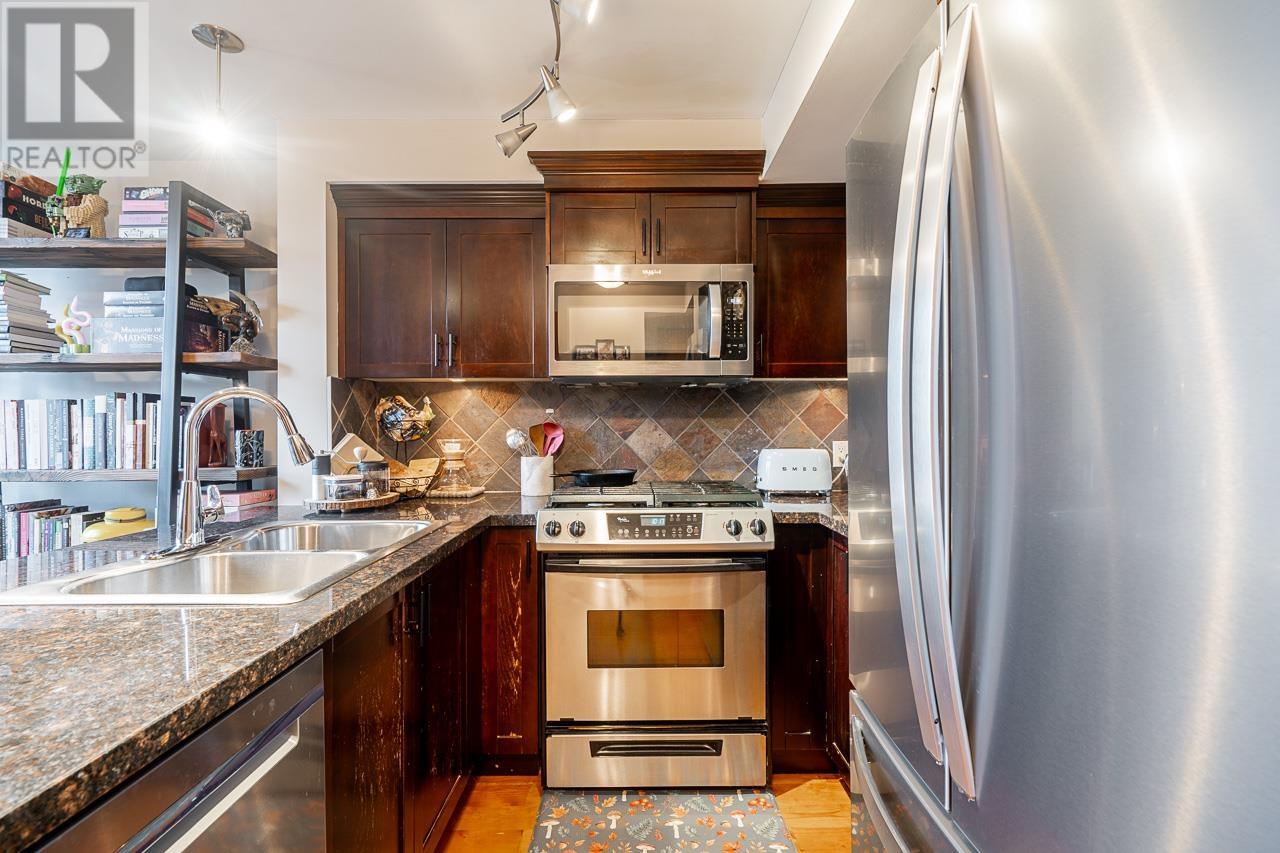 311 10 Renaissance Square, New Westminster, British Columbia  V3M 7B1 - Photo 3 - R2861587