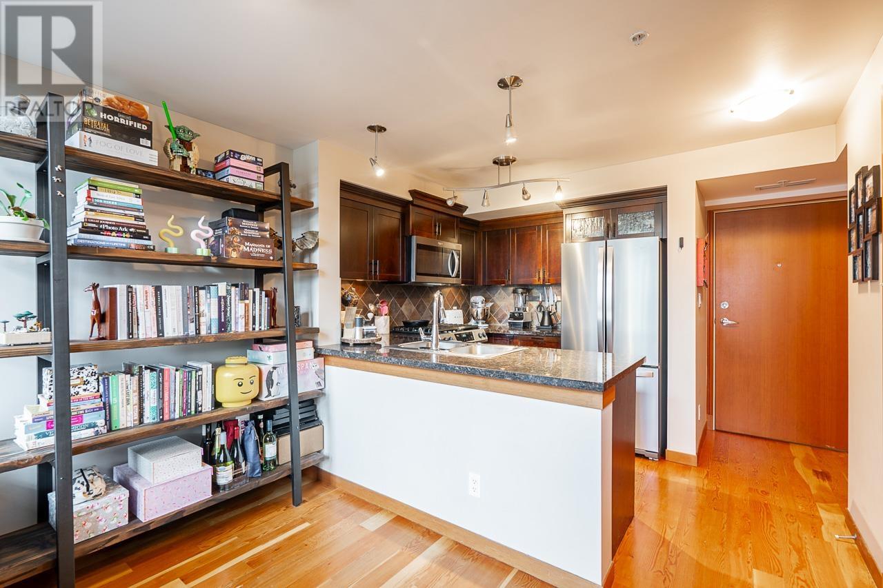 311 10 Renaissance Square, New Westminster, British Columbia  V3M 7B1 - Photo 5 - R2861587