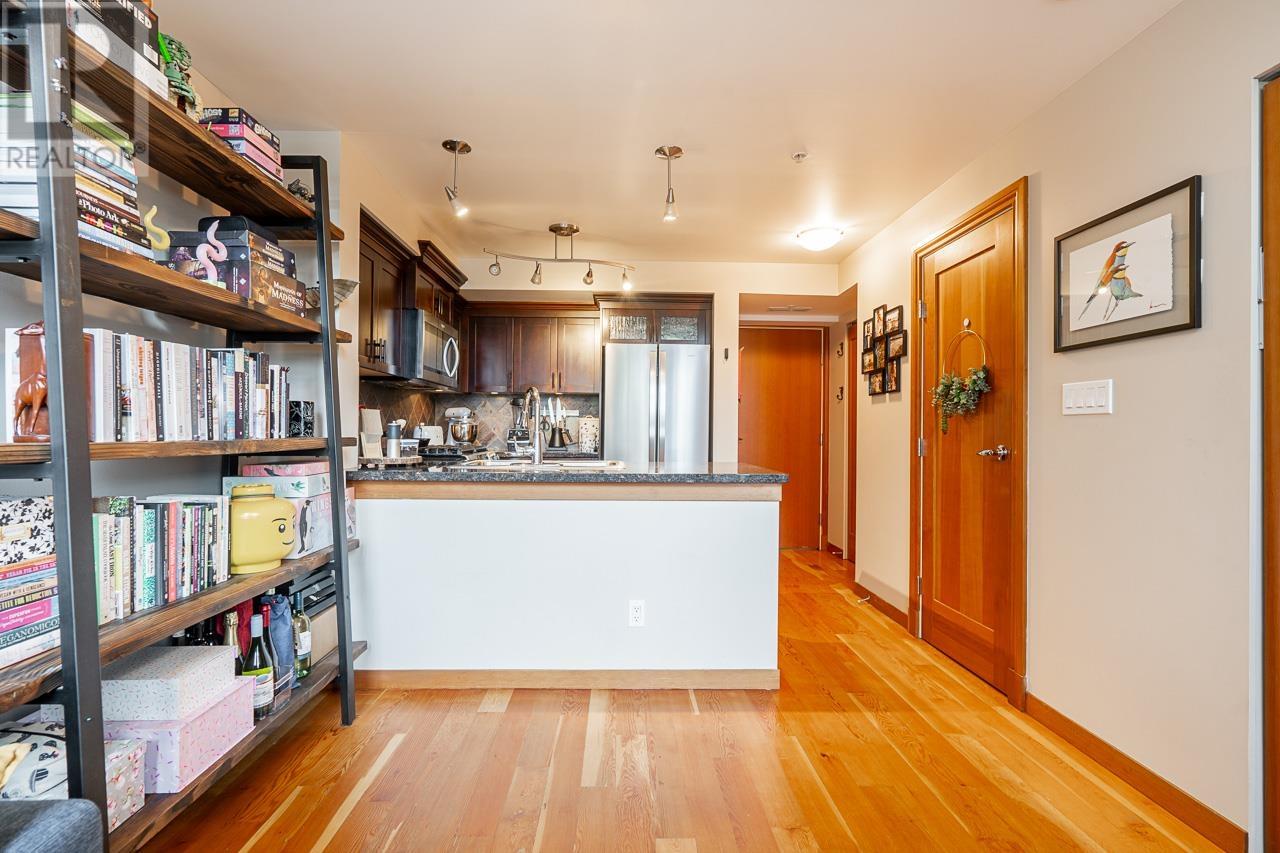 311 10 Renaissance Square, New Westminster, British Columbia  V3M 7B1 - Photo 6 - R2861587