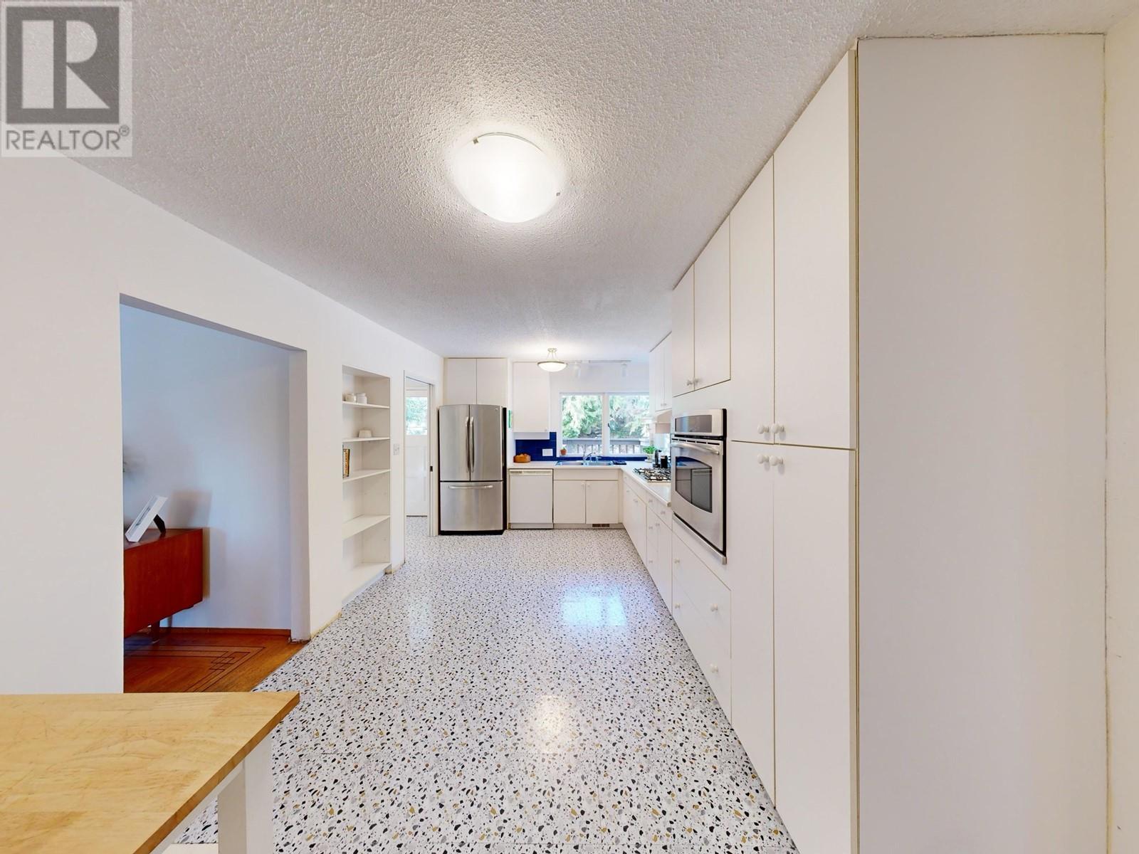 74 Desswood Place, West Vancouver, British Columbia  V7S 1B9 - Photo 10 - R2861598