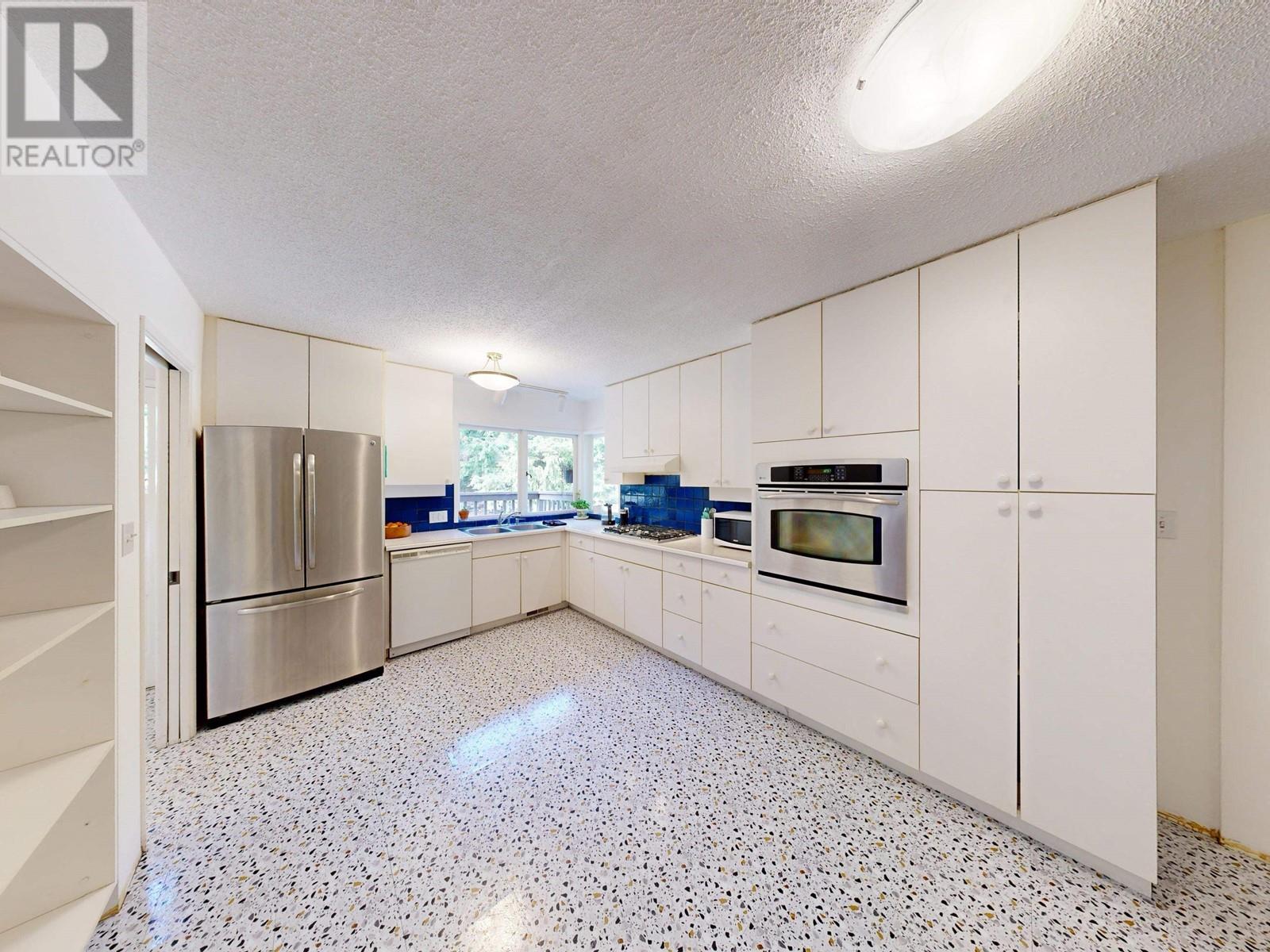 74 Desswood Place, West Vancouver, British Columbia  V7S 1B9 - Photo 11 - R2861598