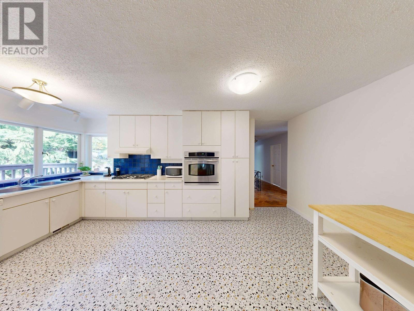 74 Desswood Place, West Vancouver, British Columbia  V7S 1B9 - Photo 12 - R2861598