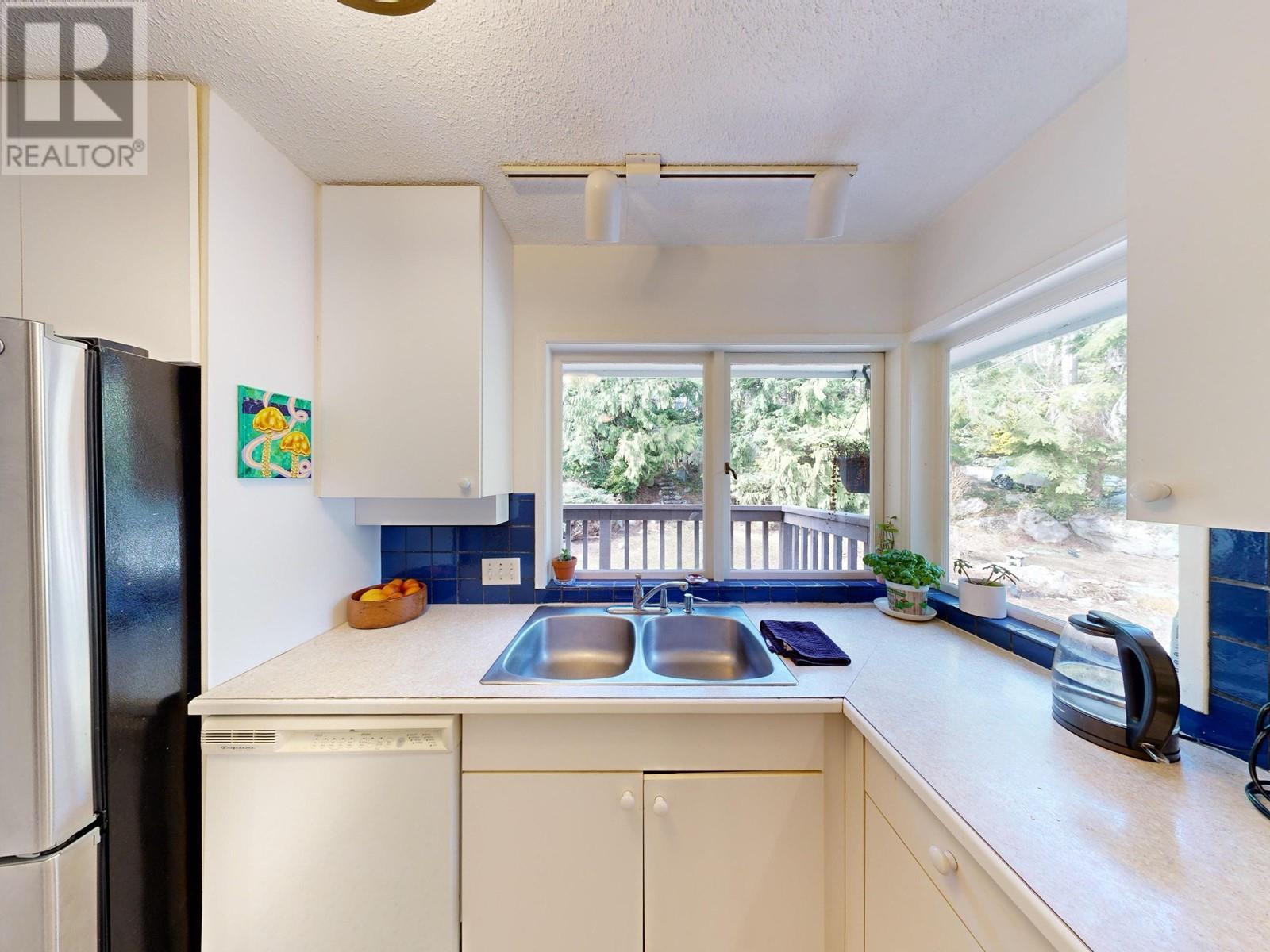 74 Desswood Place, West Vancouver, British Columbia  V7S 1B9 - Photo 13 - R2861598