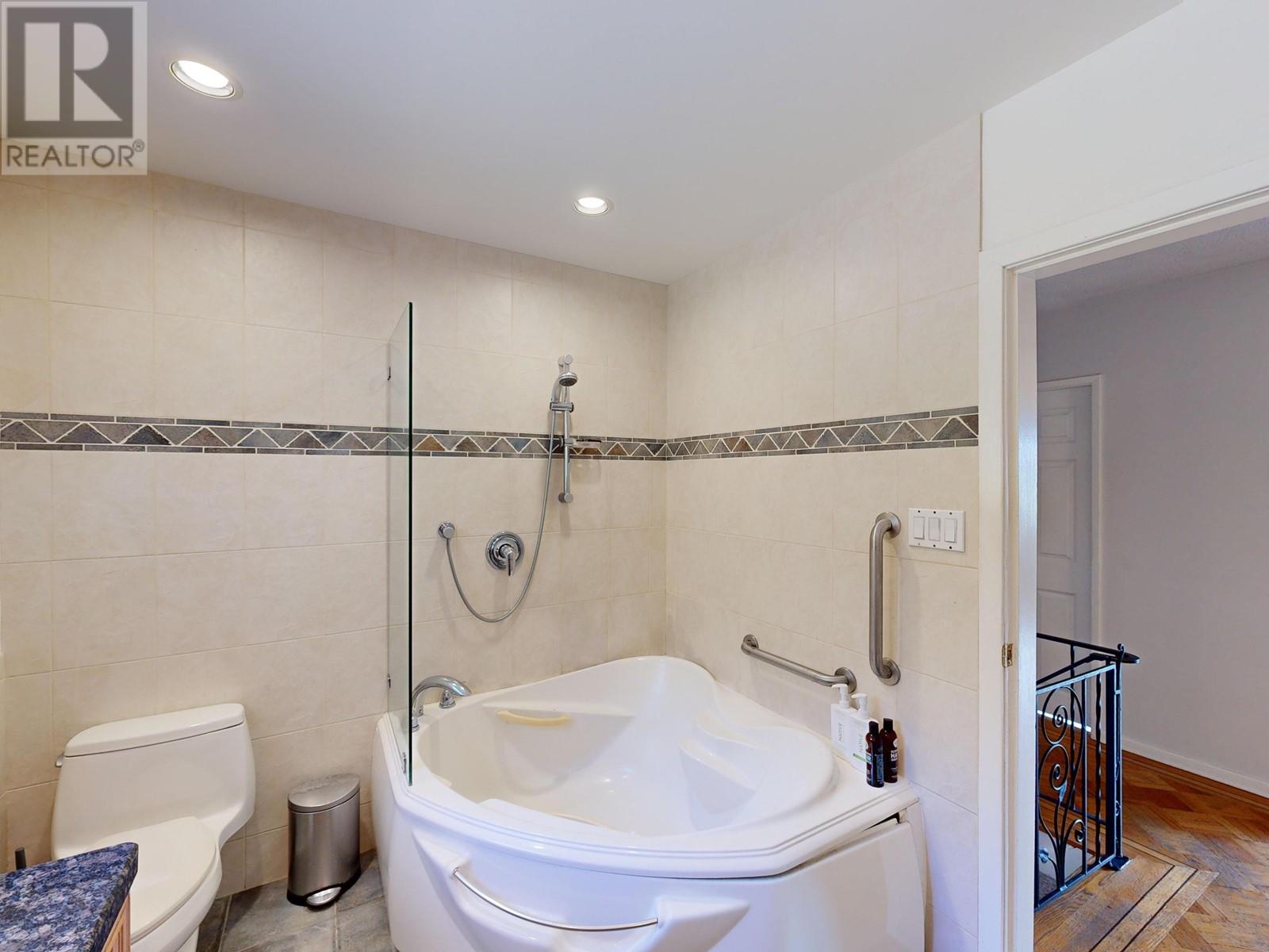 74 Desswood Place, West Vancouver, British Columbia  V7S 1B9 - Photo 22 - R2861598
