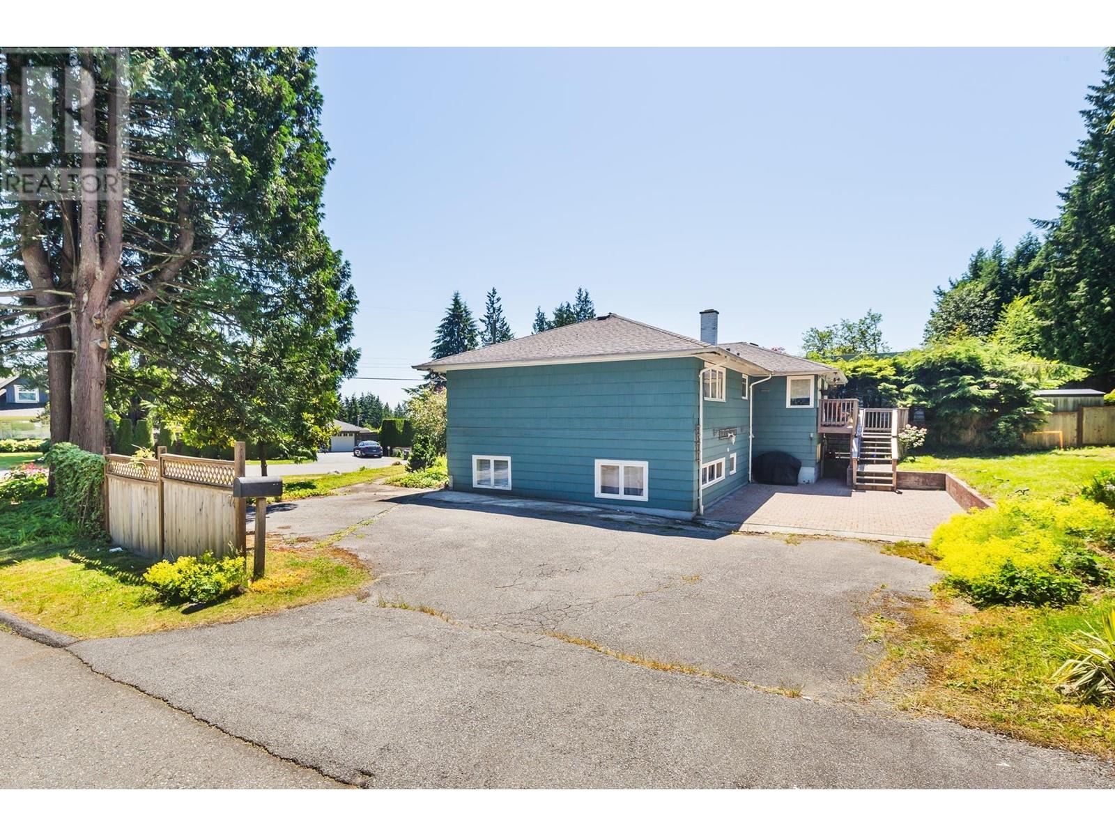 74 Desswood Place, West Vancouver, British Columbia  V7S 1B9 - Photo 4 - R2861598
