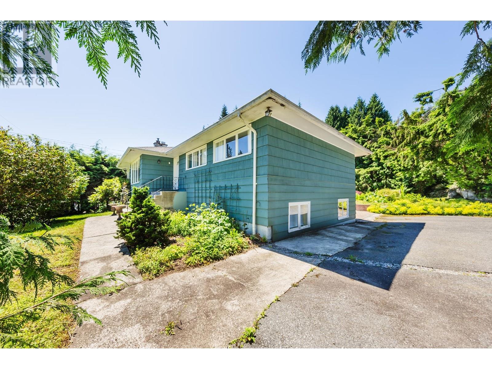 74 Desswood Place, West Vancouver, British Columbia  V7S 1B9 - Photo 5 - R2861598