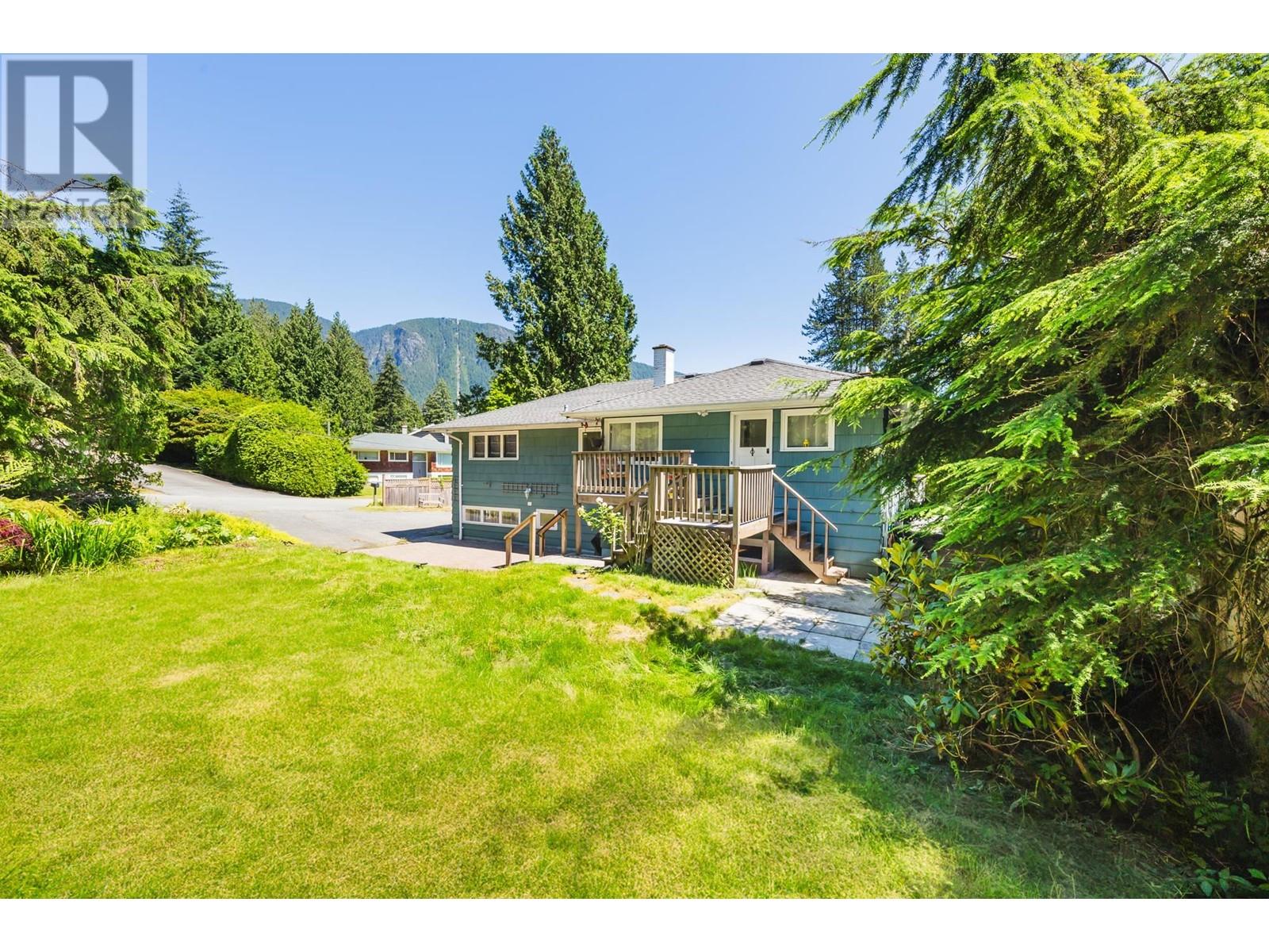 74 Desswood Place, West Vancouver, British Columbia  V7S 1B9 - Photo 6 - R2861598